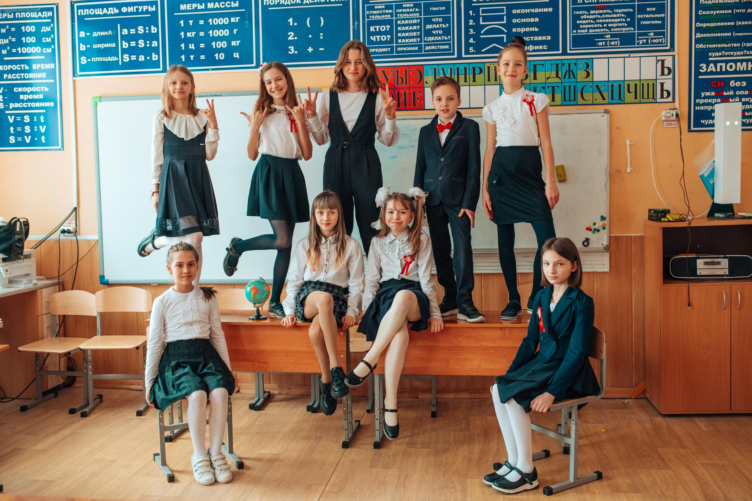 Школьные альбомы. Фотограф Алла Елисеева