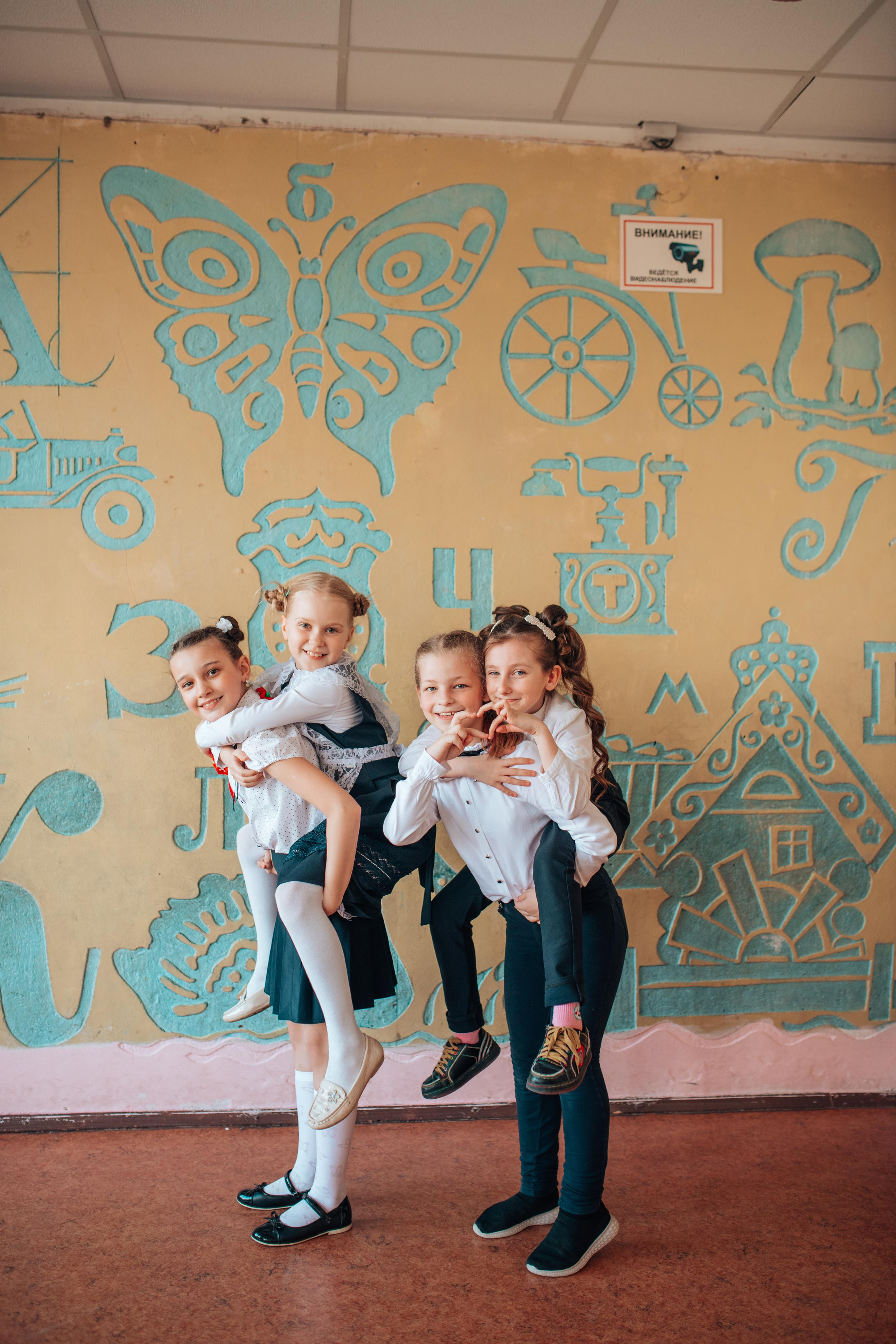 Школьные альбомы. Фотограф Алла Елисеева