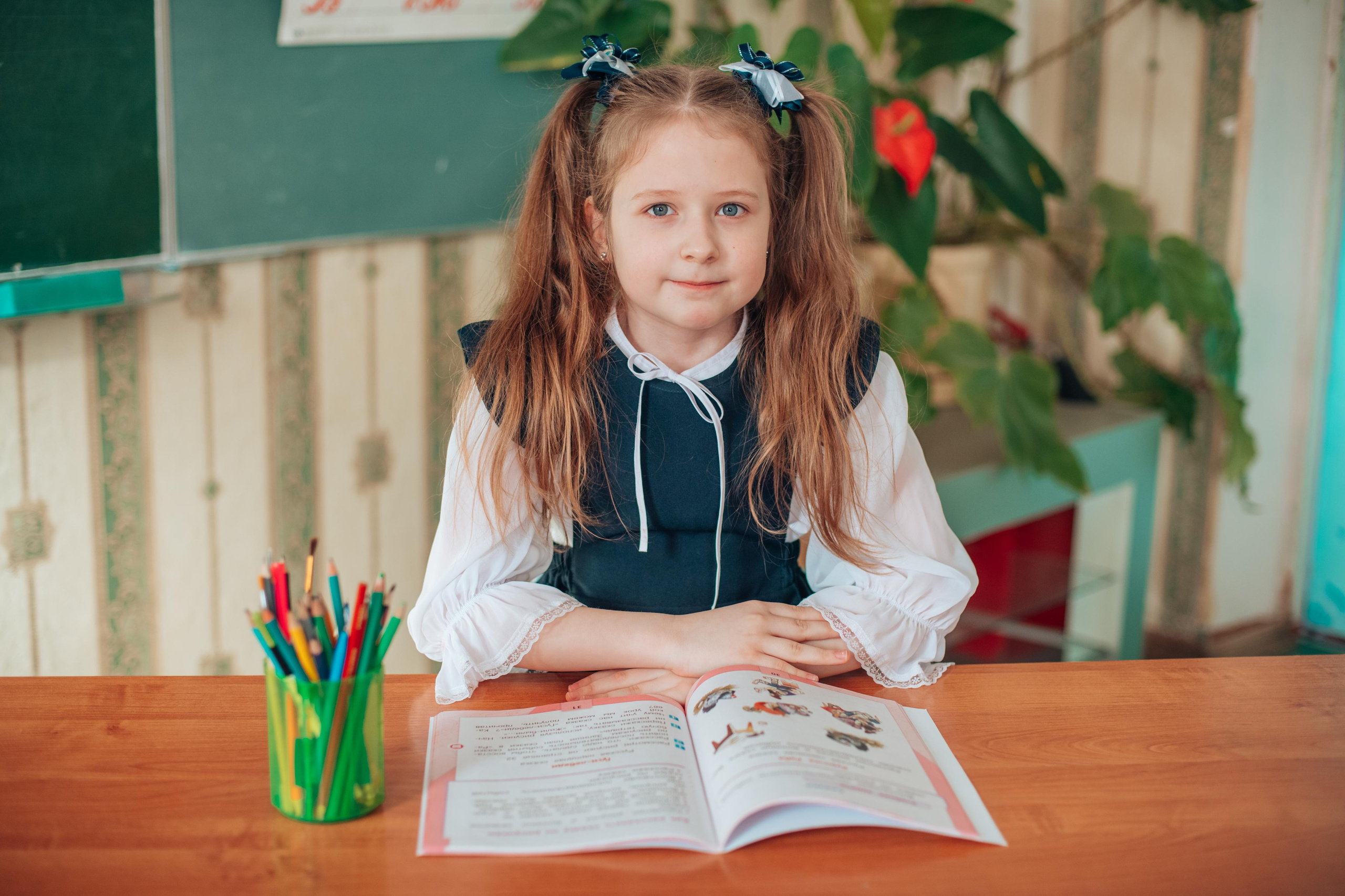 Школьные альбомы. Фотограф Алла Елисеева