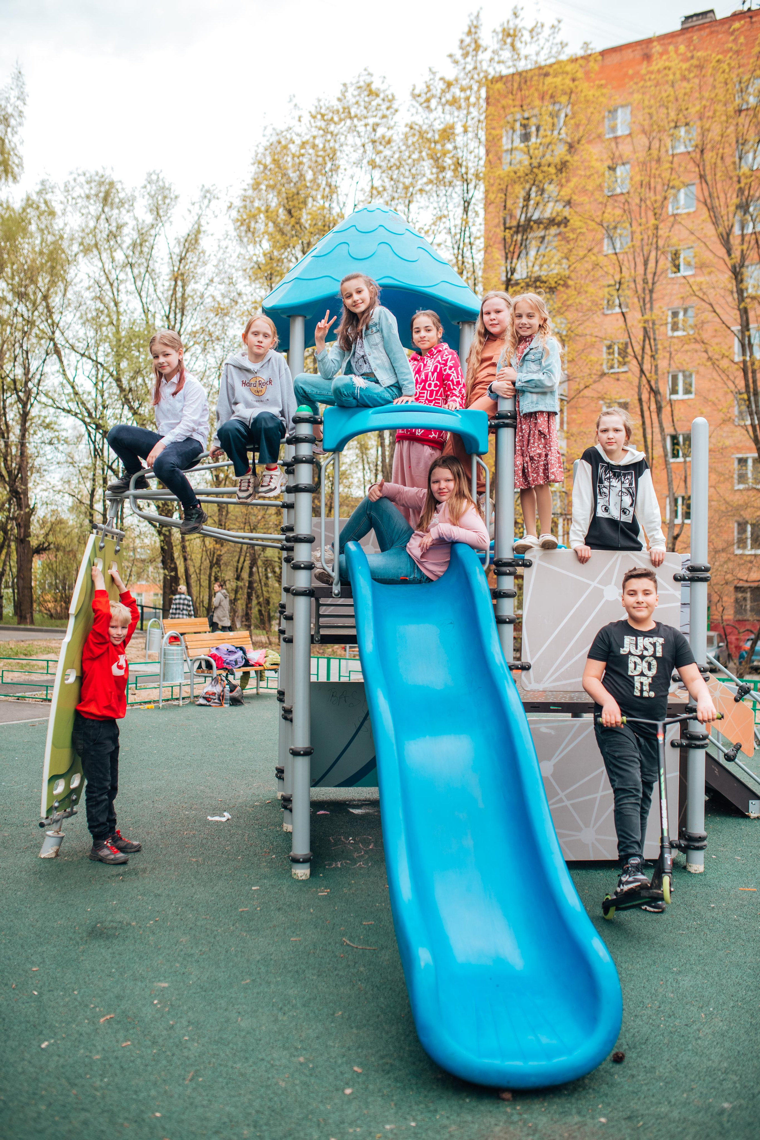 Школьные альбомы. Фотограф Алла Елисеева