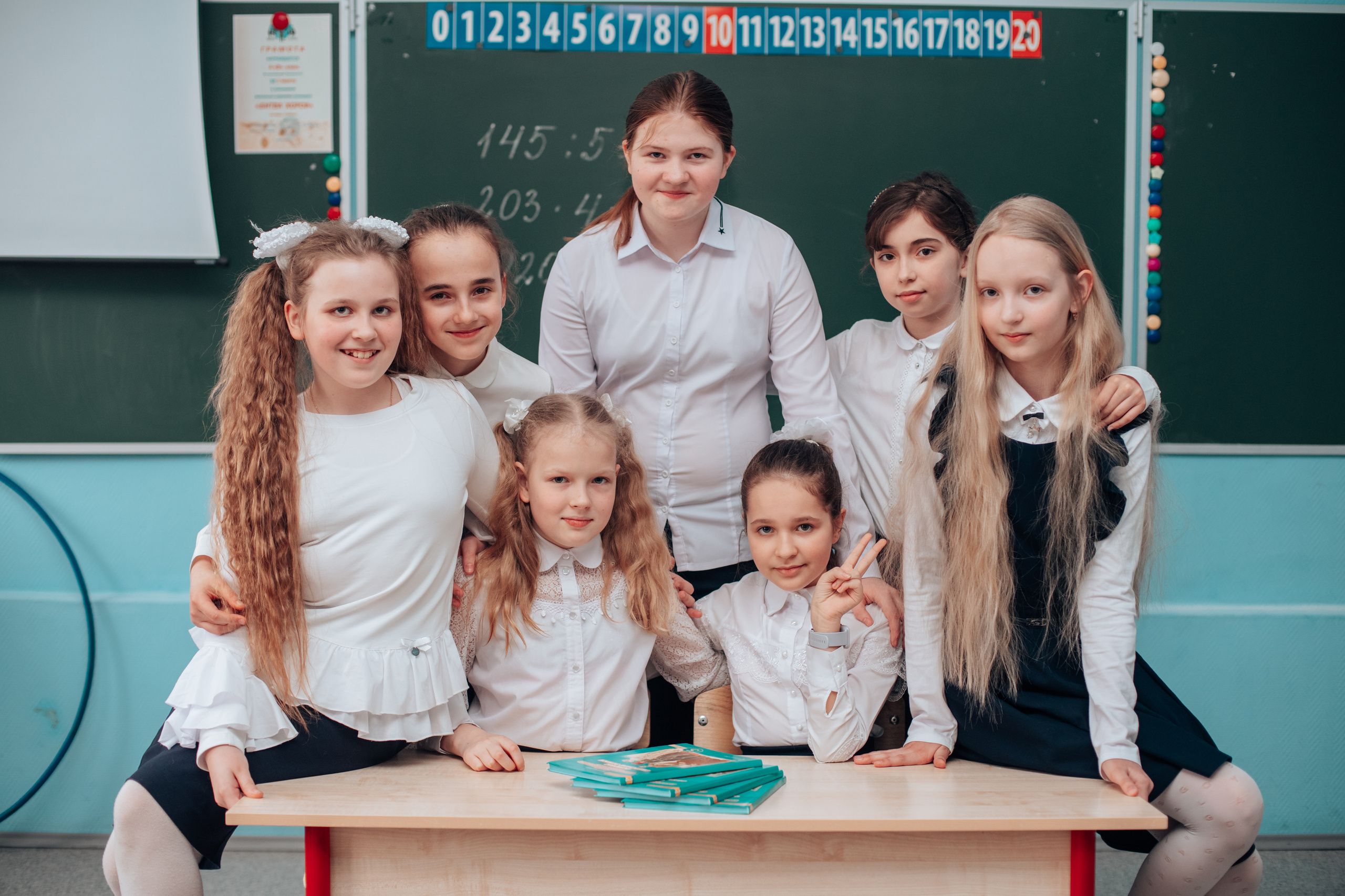 Школьные альбомы. Фотограф Алла Елисеева