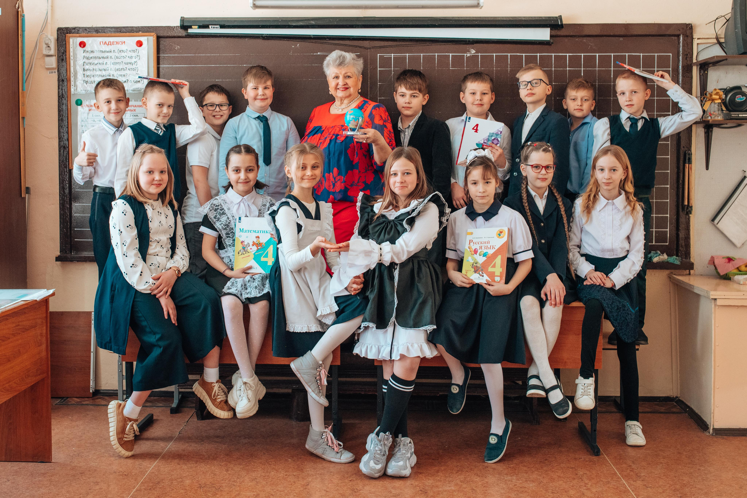 Школьные альбомы. Фотограф Алла Елисеева