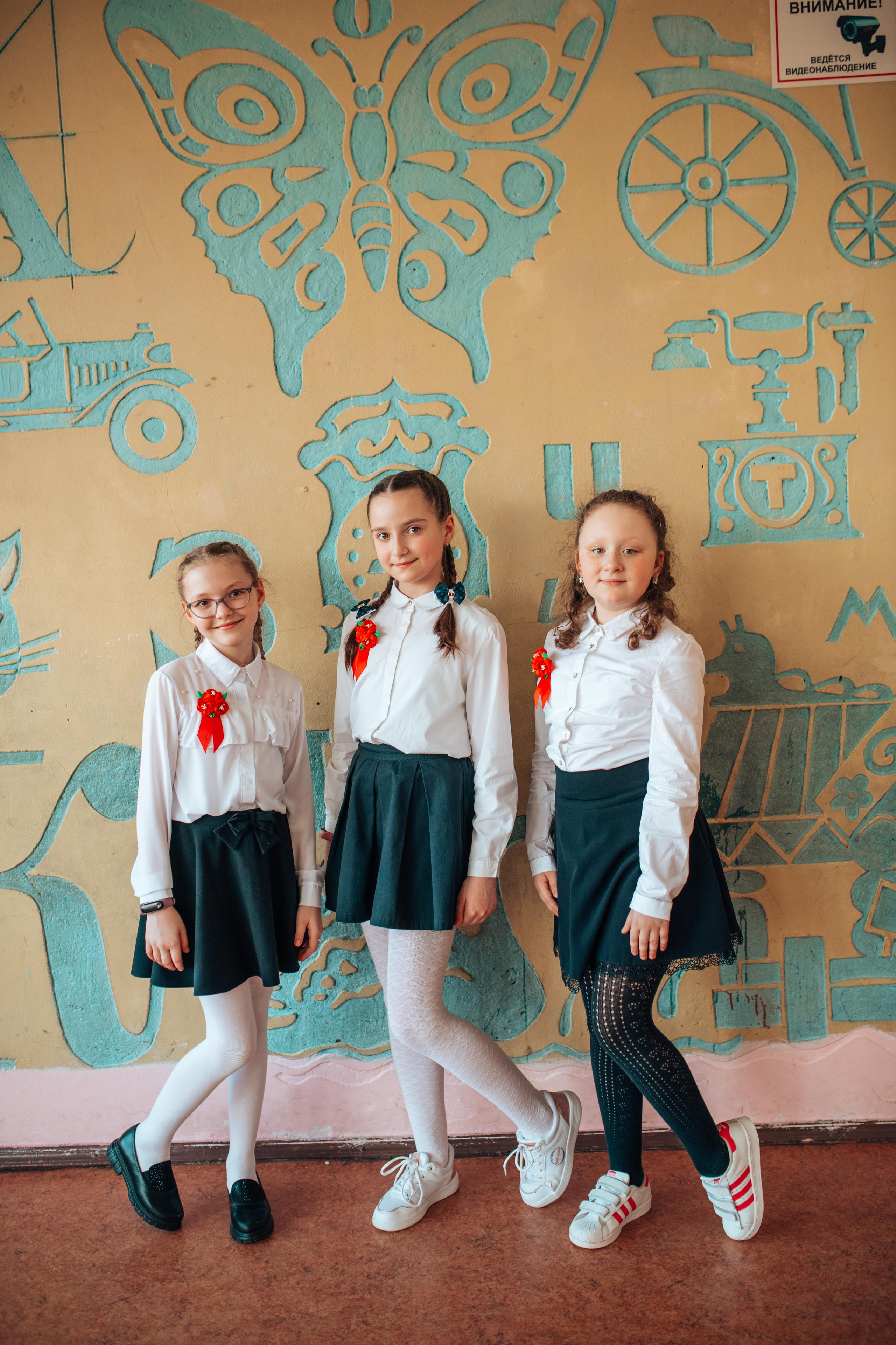 Школьные альбомы. Фотограф Алла Елисеева