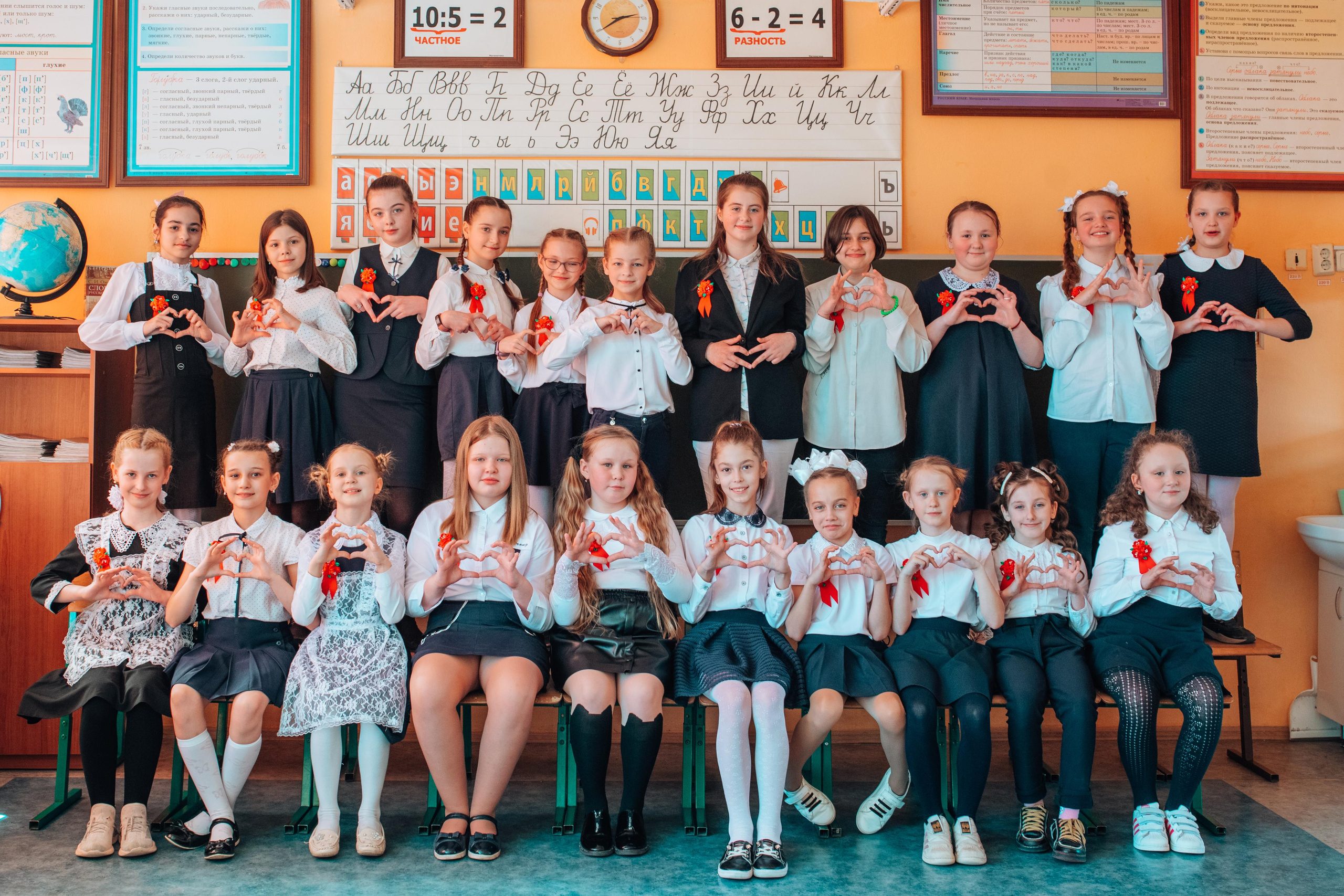 Школьные альбомы. Фотограф Алла Елисеева