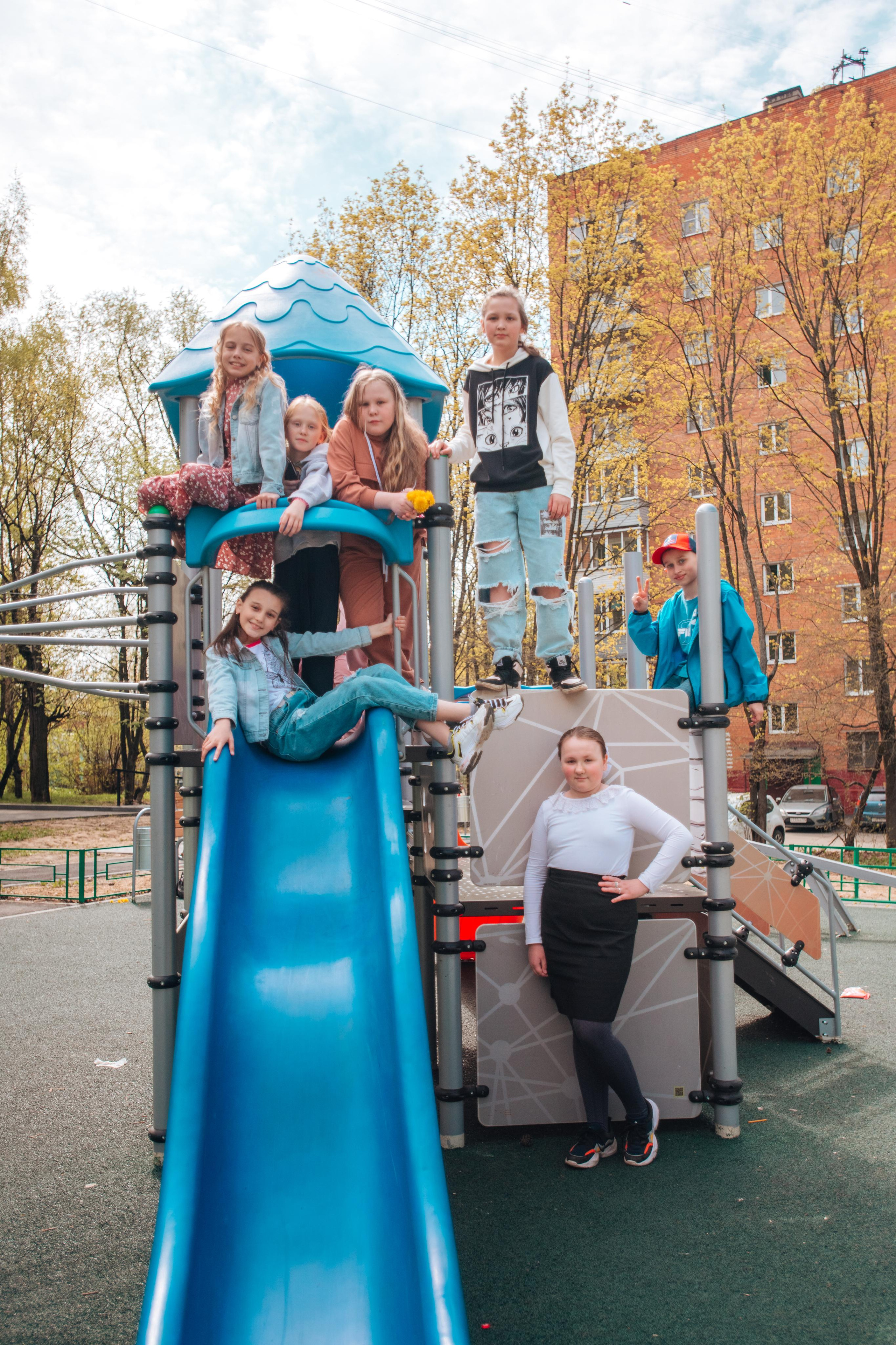 Школьные альбомы. Фотограф Алла Елисеева