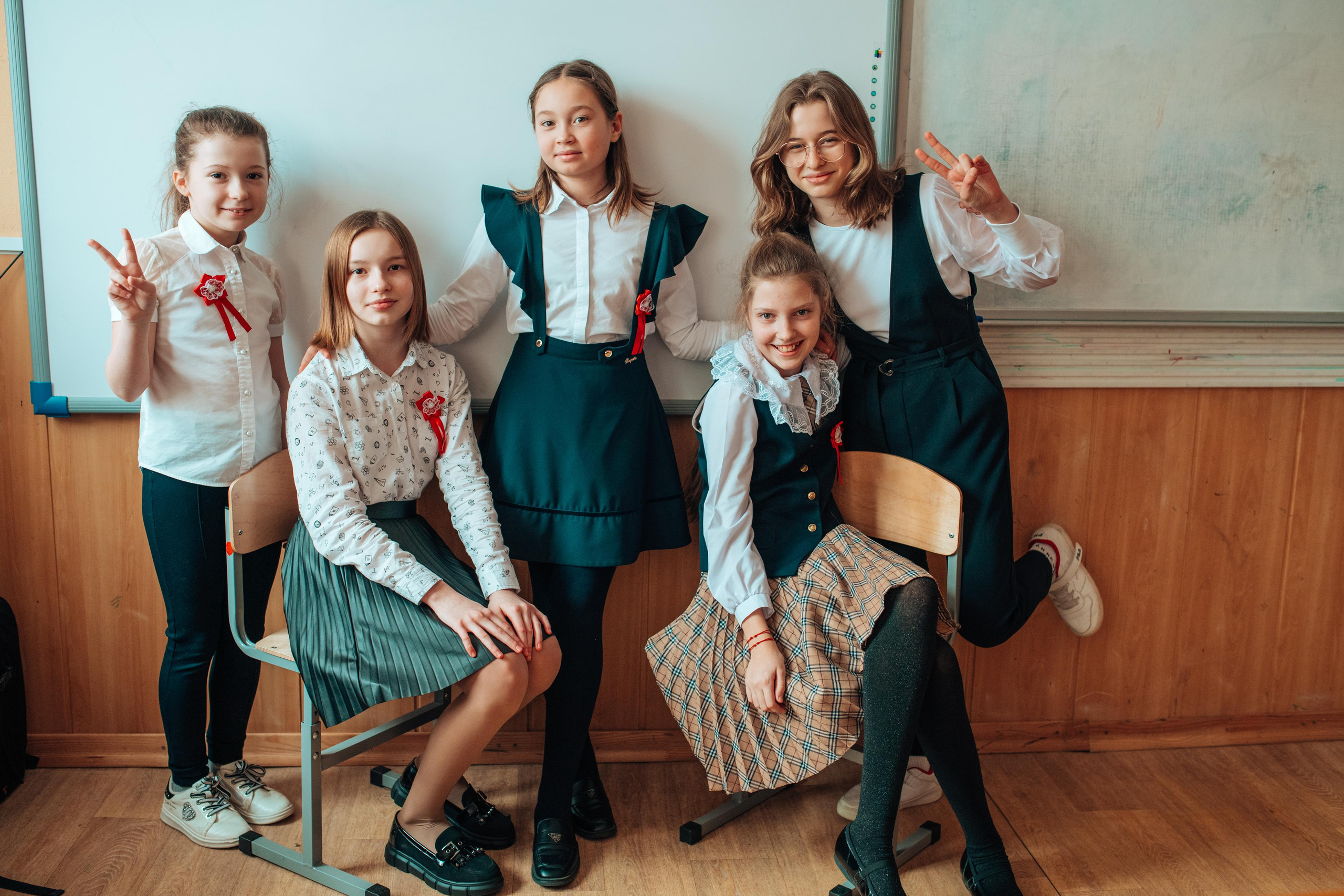 Школьные альбомы. Фотограф Алла Елисеева