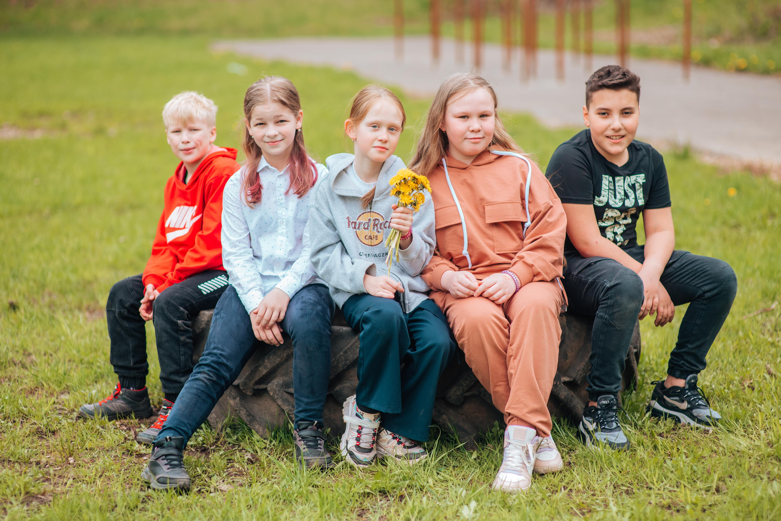 Школьные альбомы. Фотограф Алла Елисеева