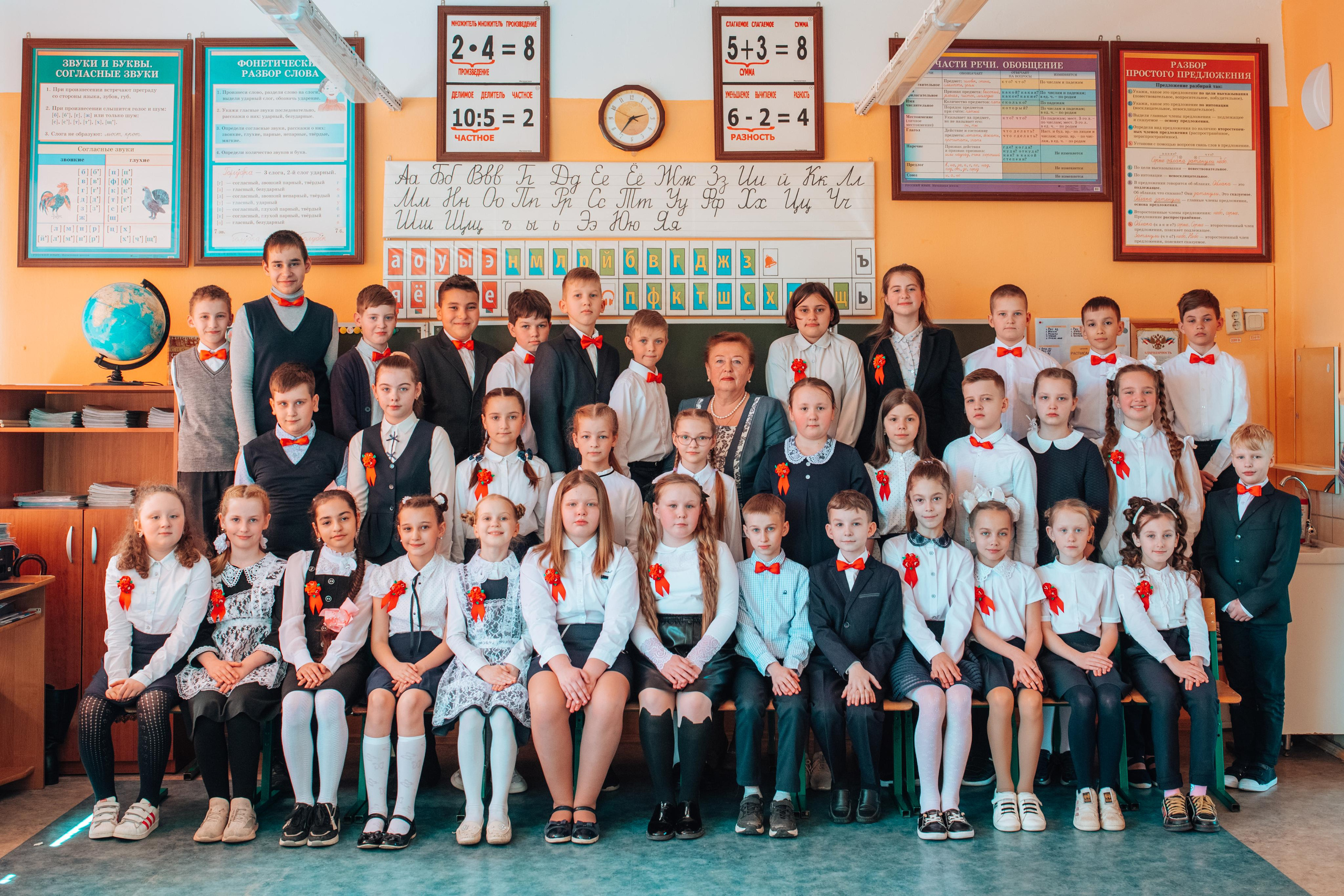 Школьные альбомы. Фотограф Алла Елисеева