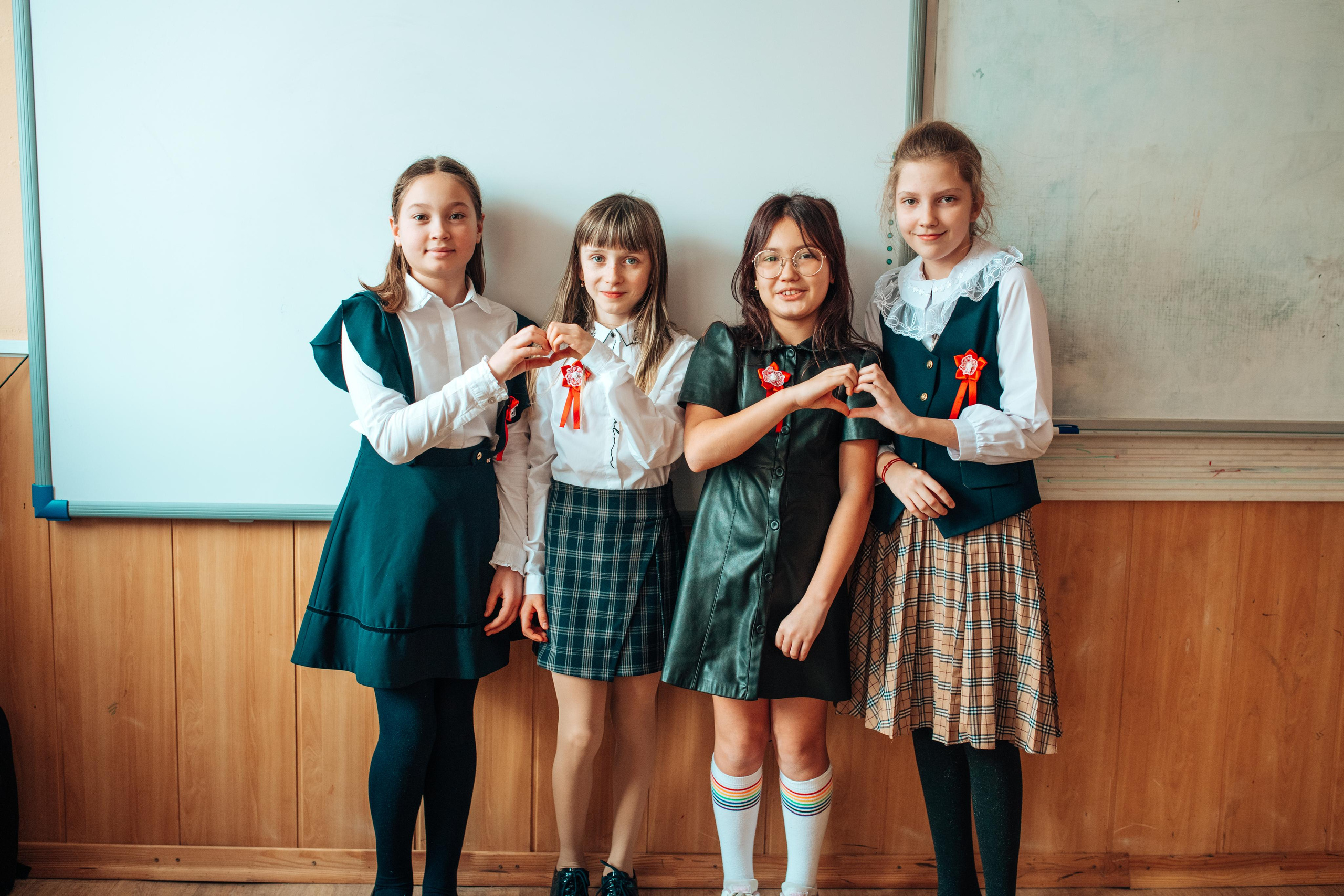 Школьные альбомы. Фотограф Алла Елисеева