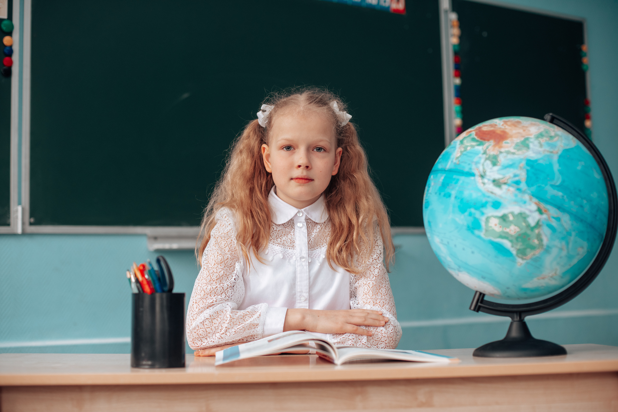 Школьные альбомы. Фотограф Алла Елисеева