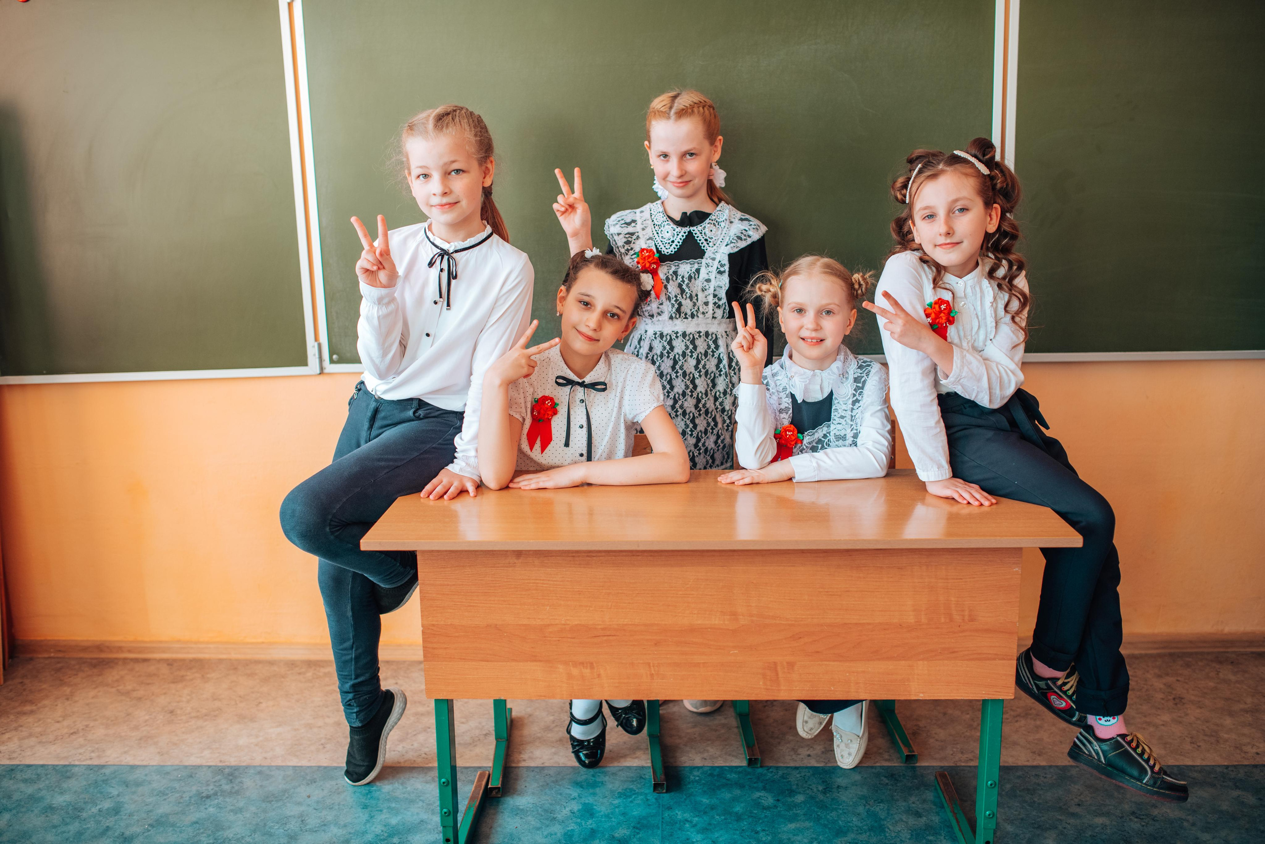 Школьные альбомы. Фотограф Алла Елисеева