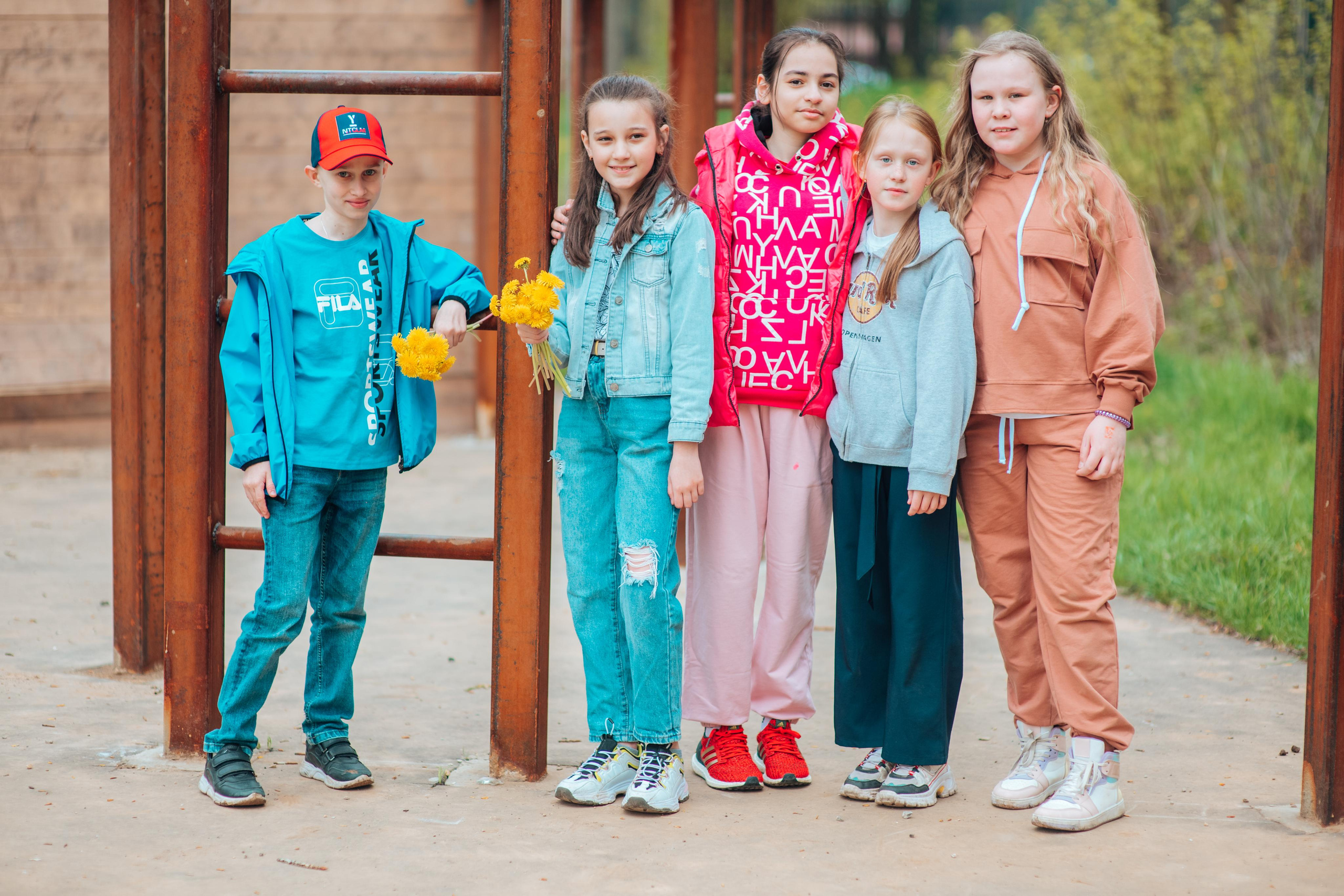 Школьные альбомы. Фотограф Алла Елисеева