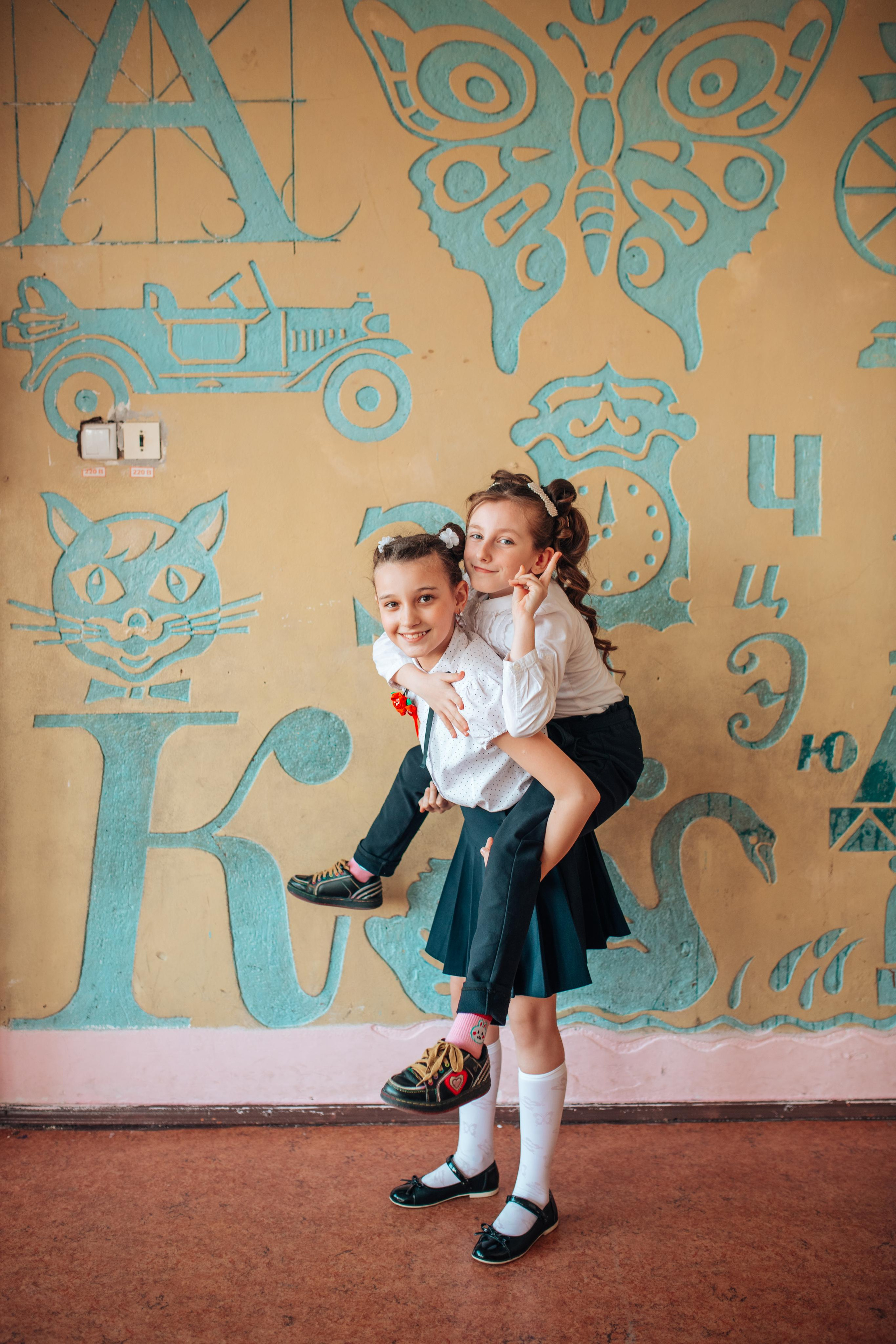 Школьные альбомы. Фотограф Алла Елисеева