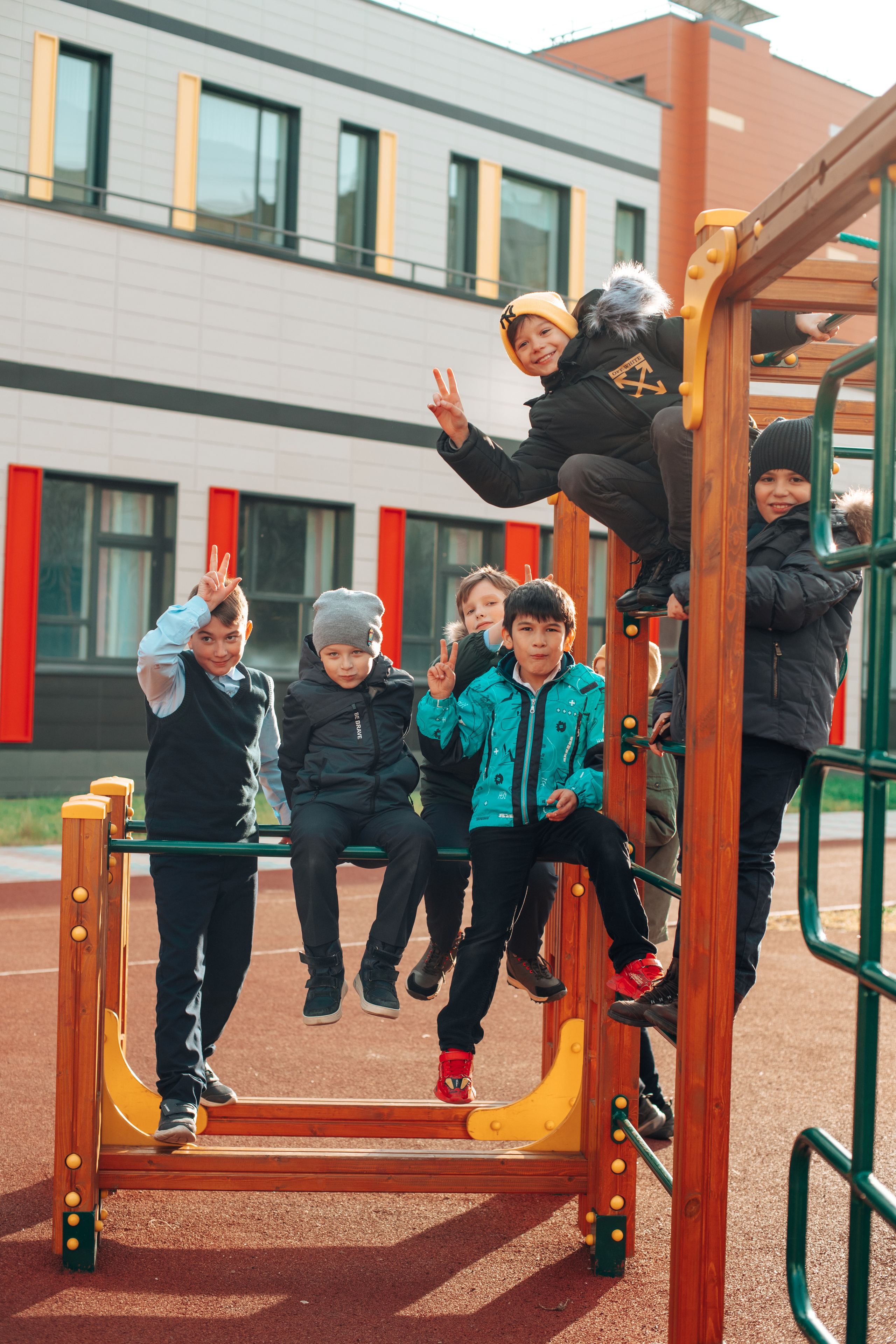 Школьные альбомы. Фотограф Алла Елисеева