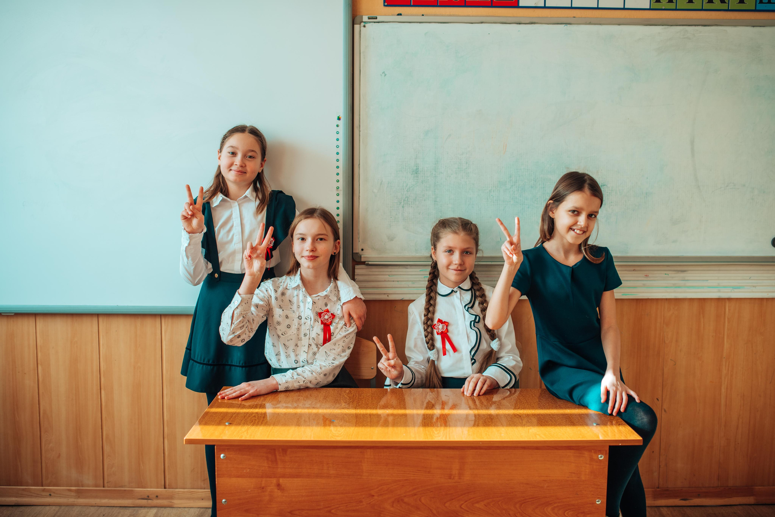 Школьные альбомы. Фотограф Алла Елисеева