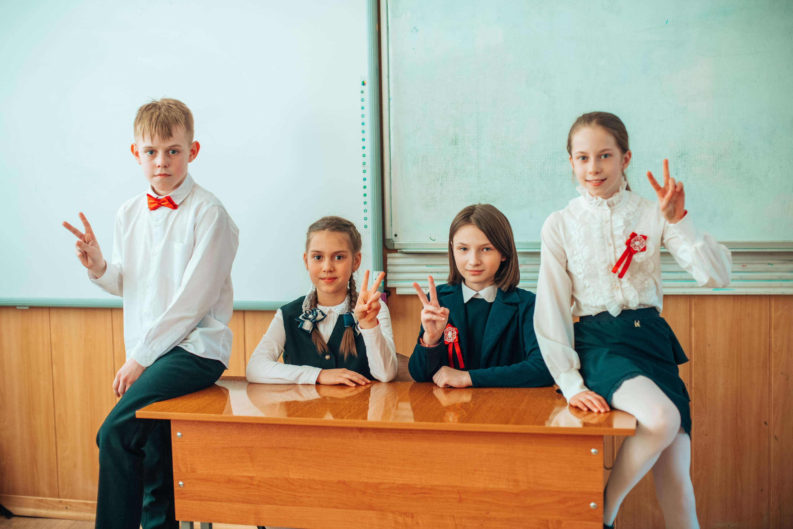 Школьные альбомы. Фотограф Алла Елисеева