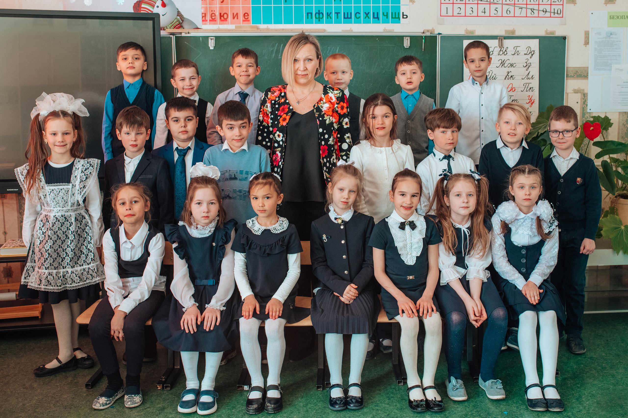 Школьные альбомы. Фотограф Алла Елисеева