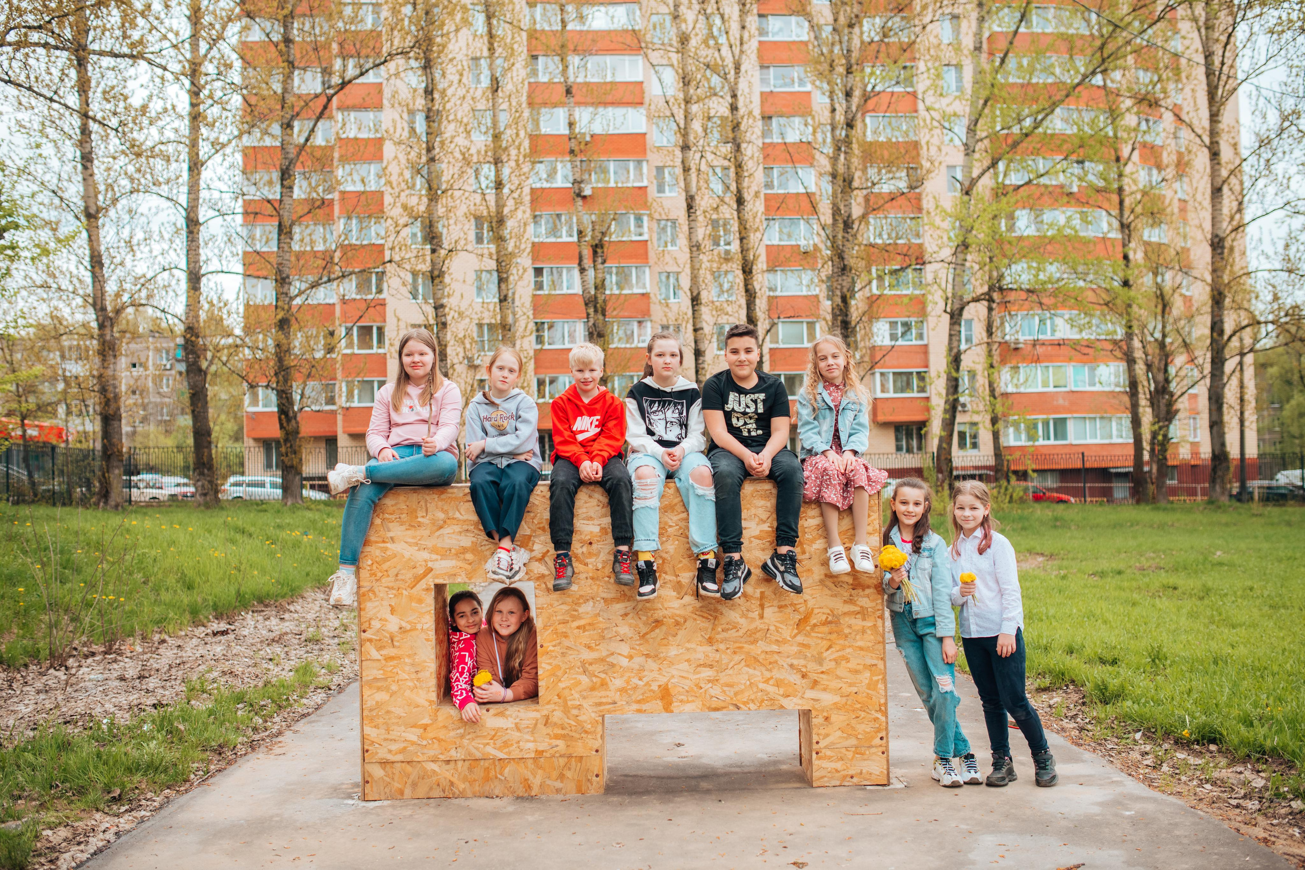 Школьные альбомы. Фотограф Алла Елисеева