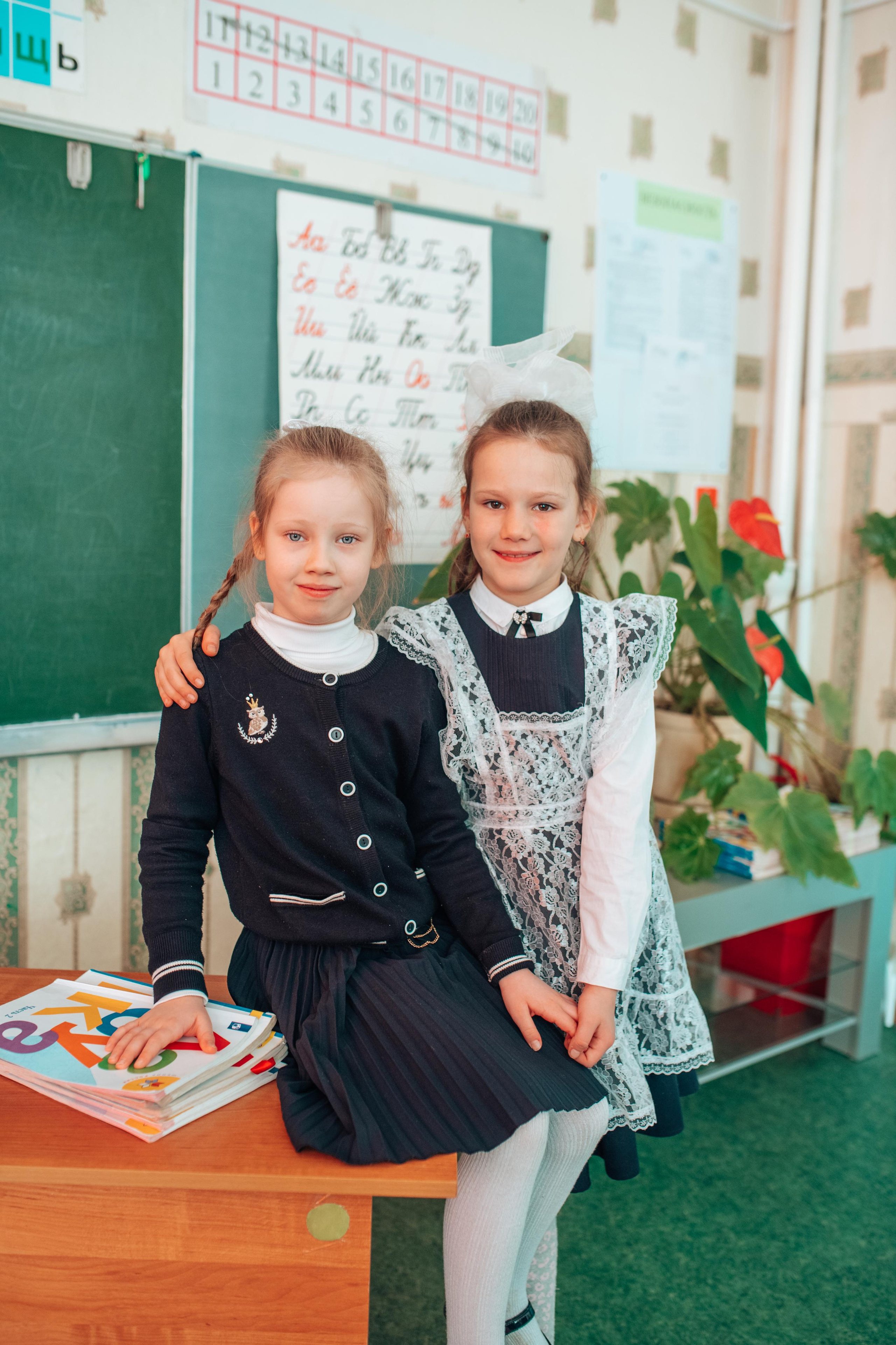 Школьные альбомы. Фотограф Алла Елисеева