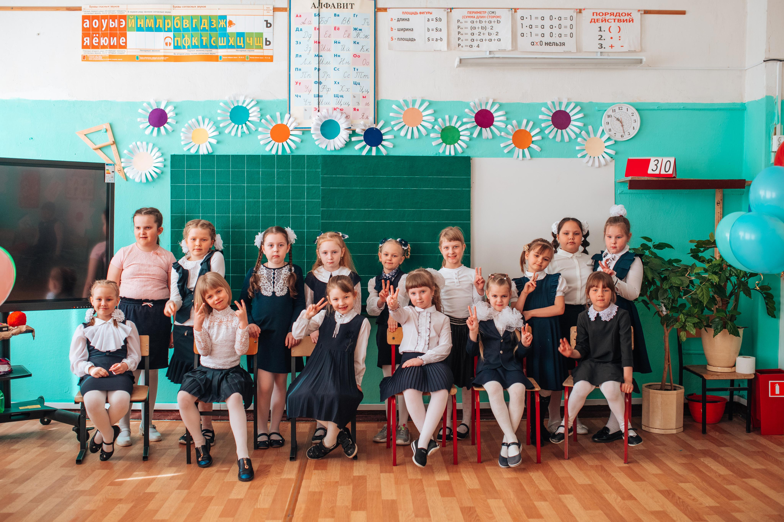 Школьные альбомы. Фотограф Алла Елисеева