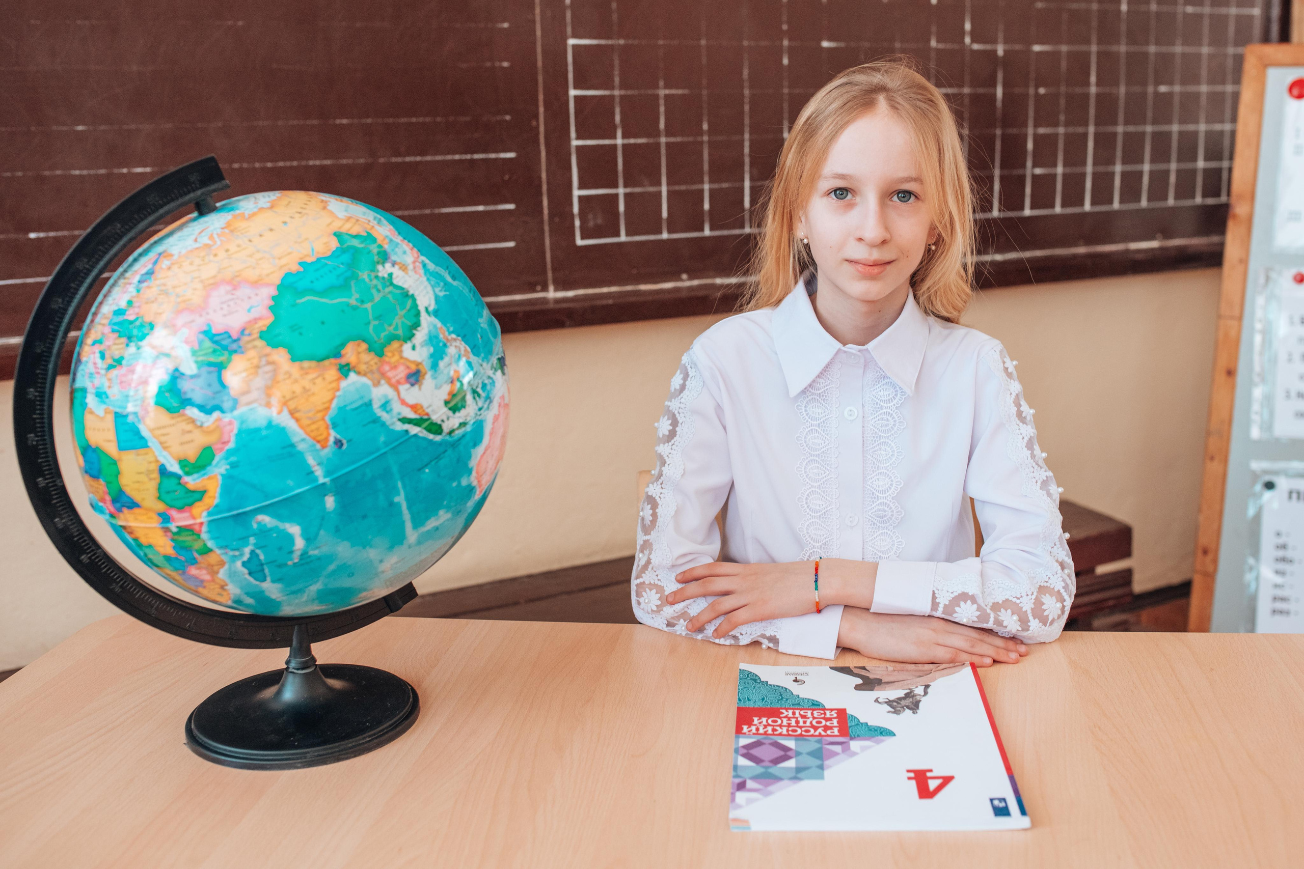 Школьные альбомы. Фотограф Алла Елисеева