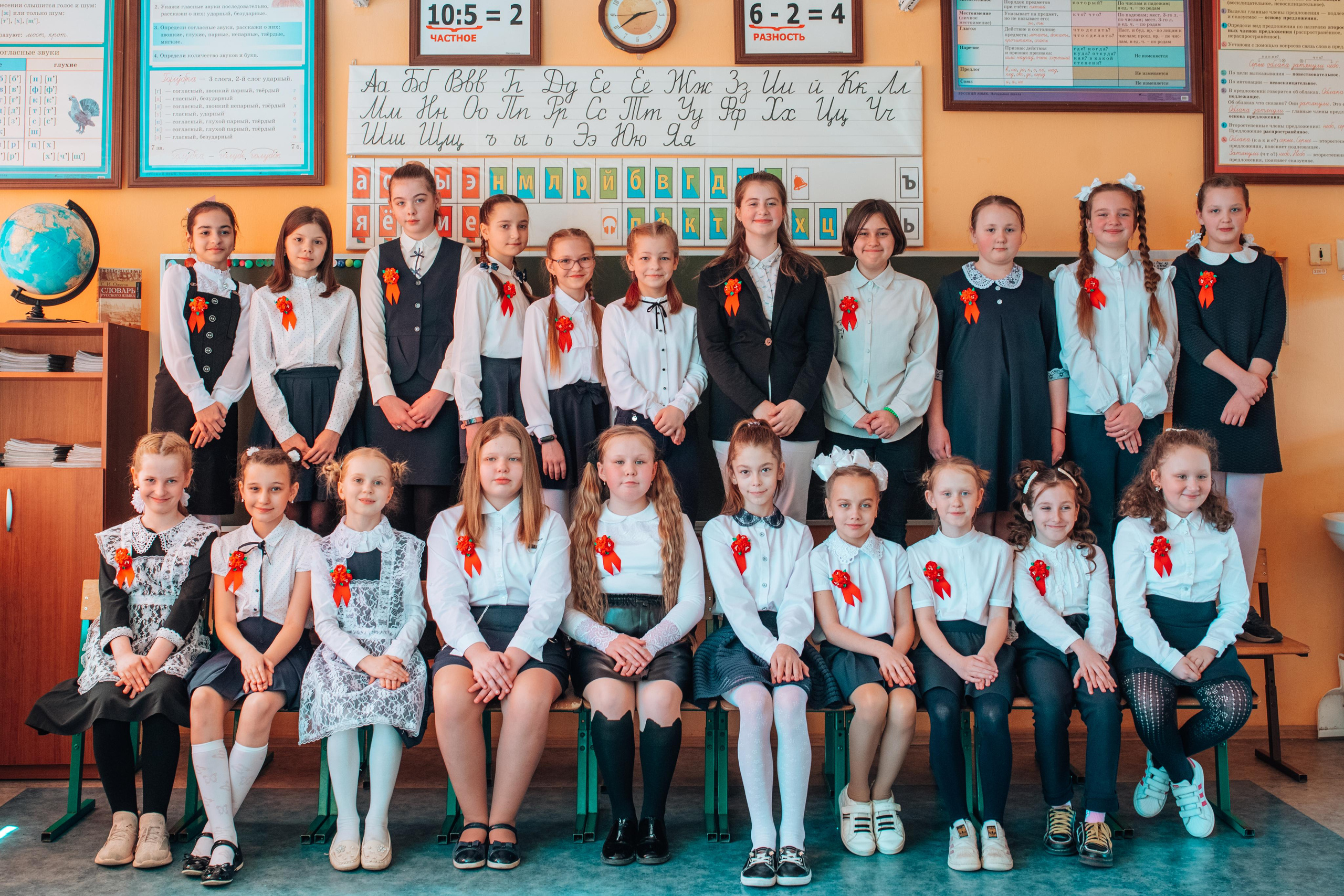 Школьные альбомы. Фотограф Алла Елисеева