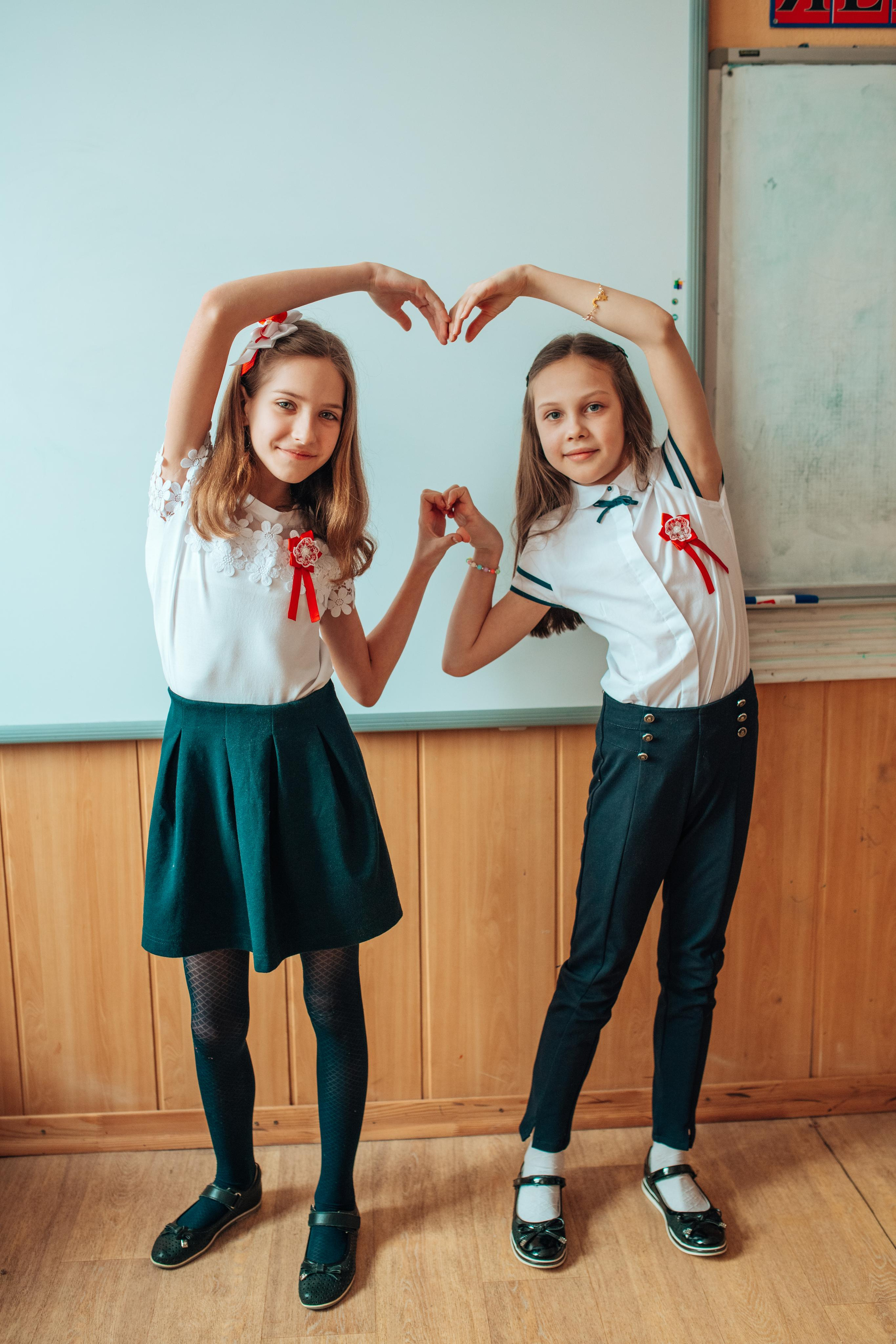 Школьные альбомы. Фотограф Алла Елисеева