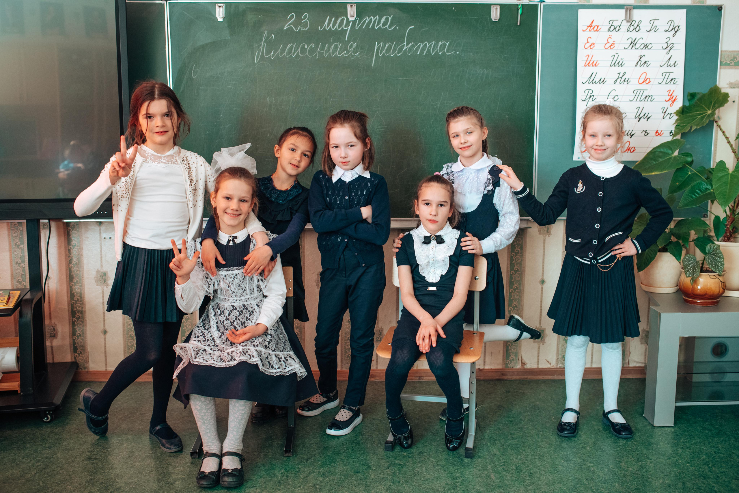 Школьные альбомы. Фотограф Алла Елисеева