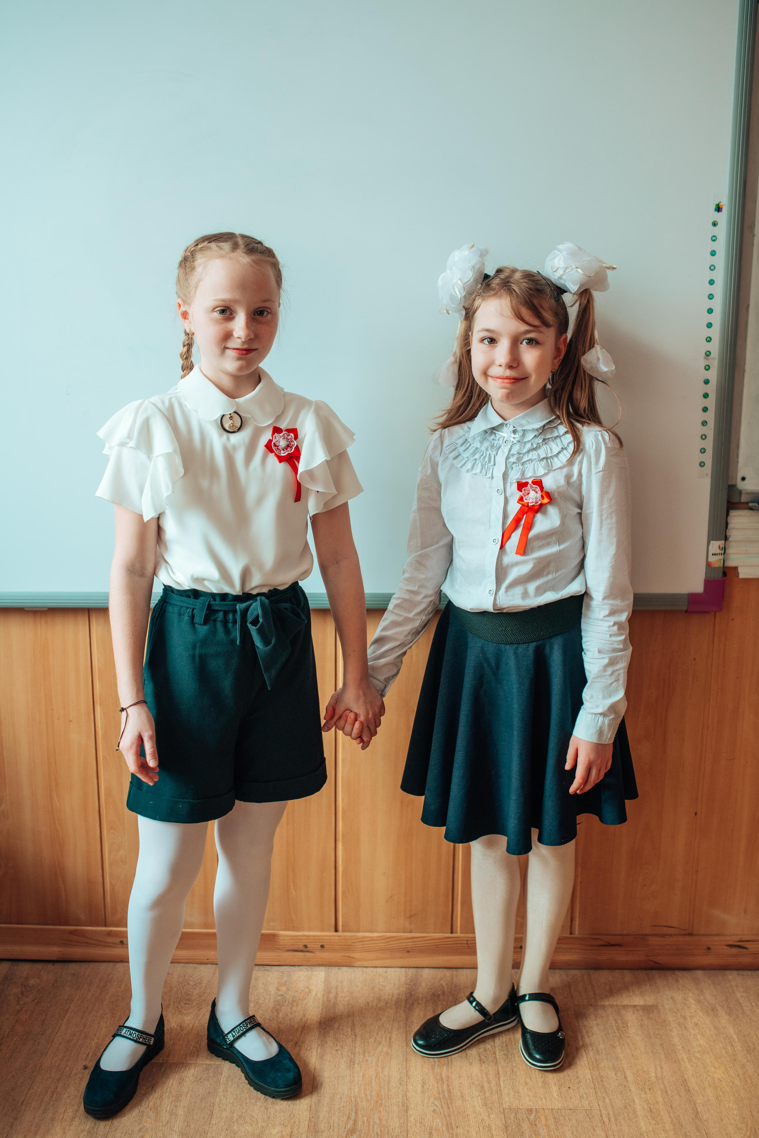 Школьные альбомы. Фотограф Алла Елисеева