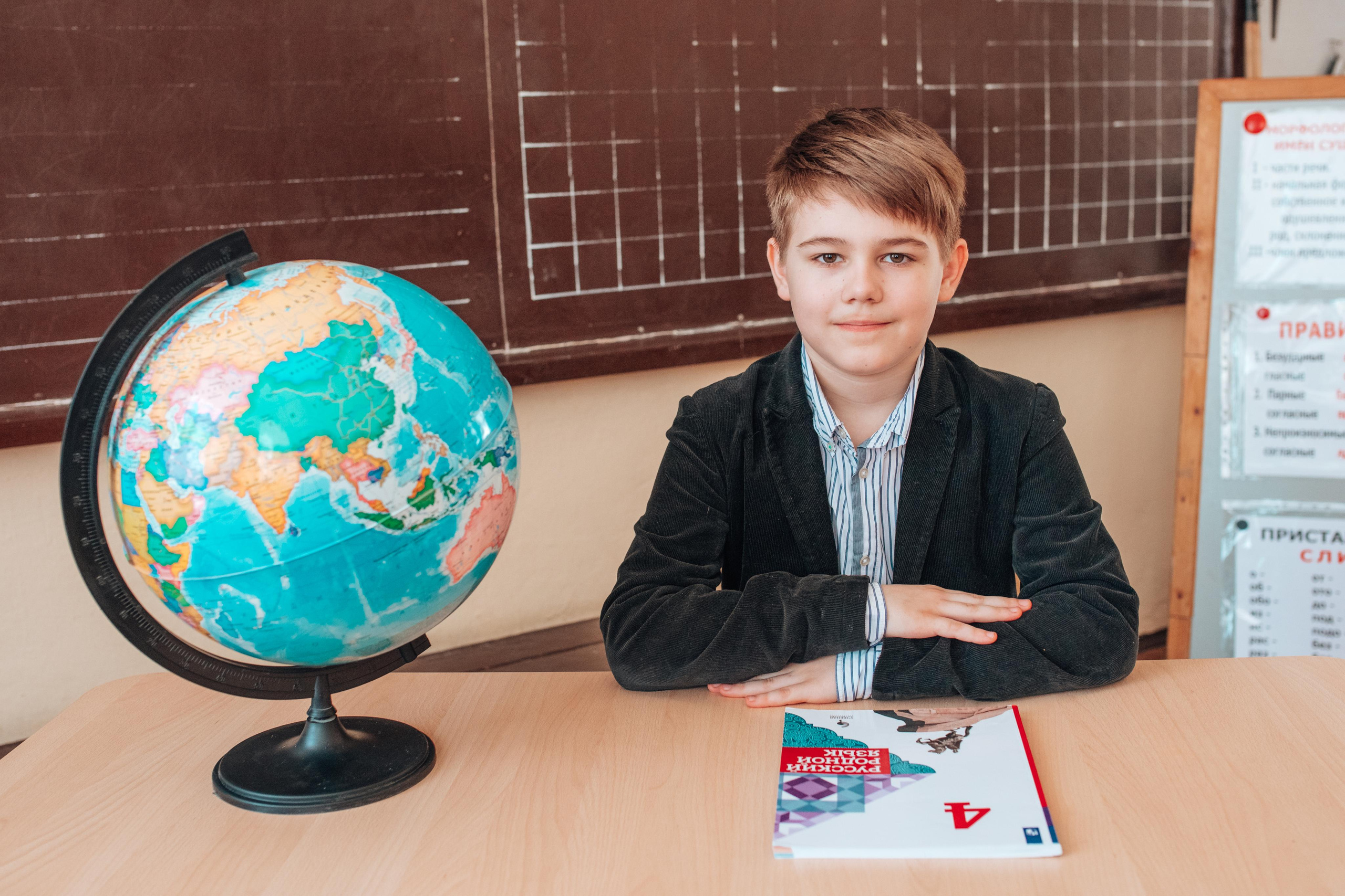 Школьные альбомы. Фотограф Алла Елисеева