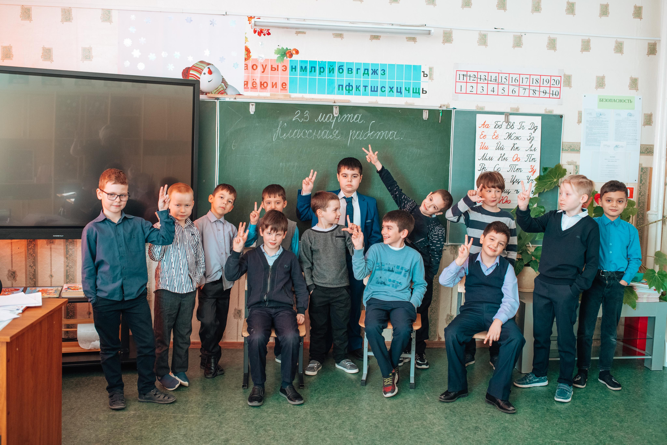 Школьные альбомы. Фотограф Алла Елисеева