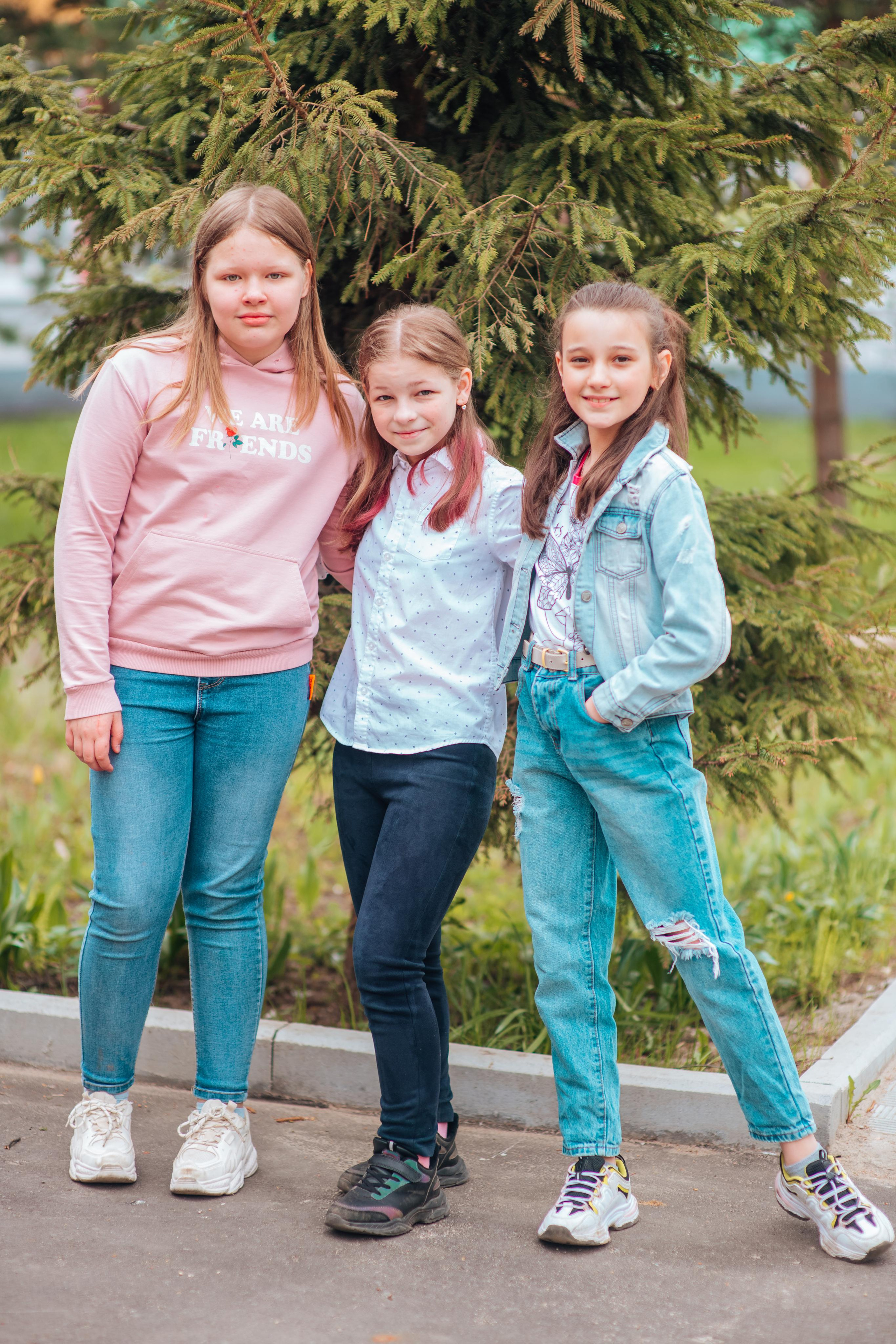 Школьные альбомы. Фотограф Алла Елисеева