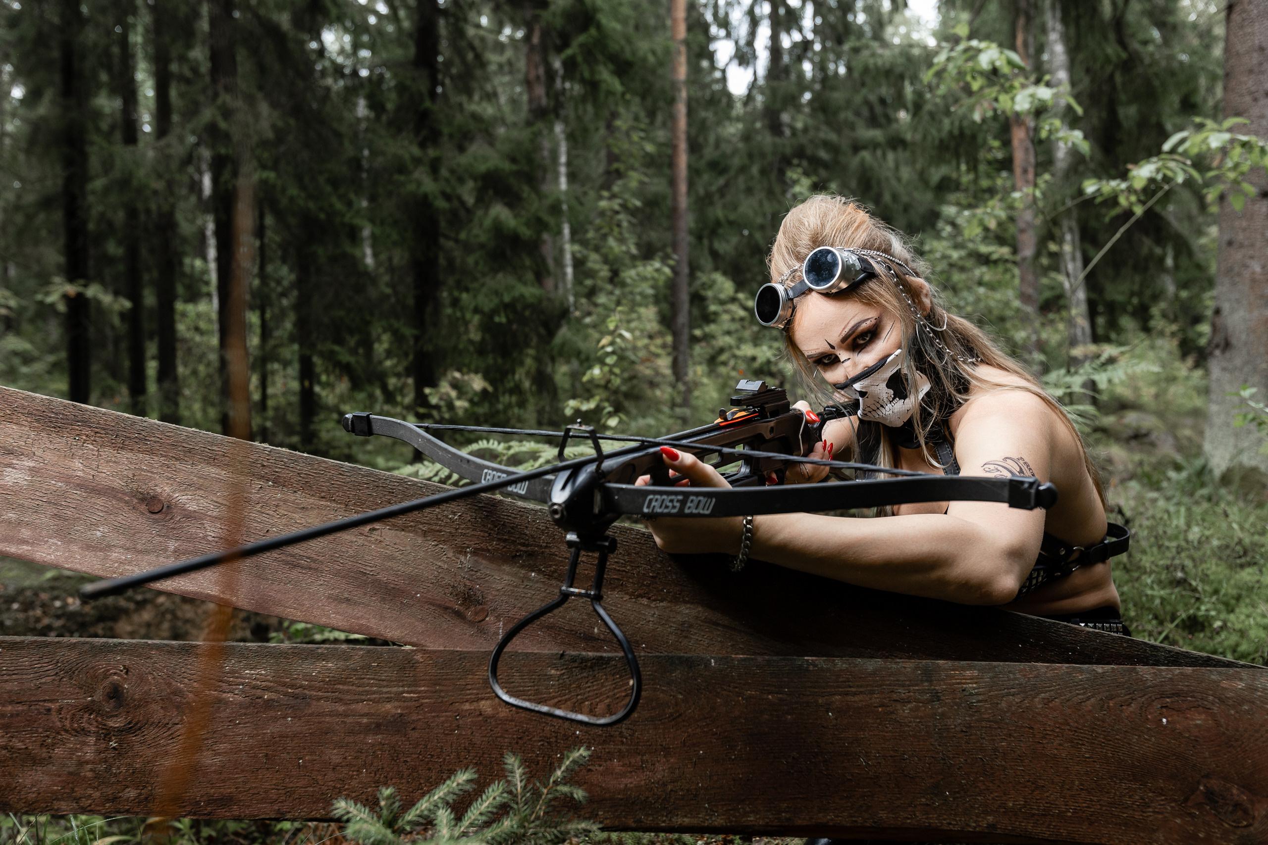 Фотосъемка с арбалетом в лесу под Питером