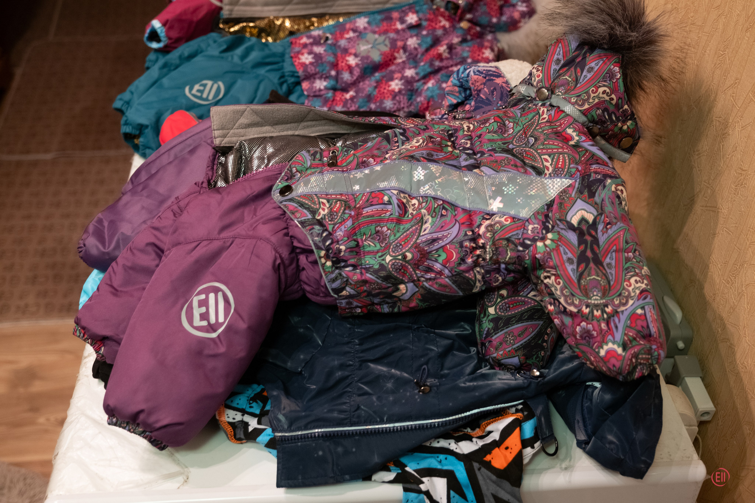 Grace goes shopping for clothes. Chinese Crested Dog Kennel Poale Ell