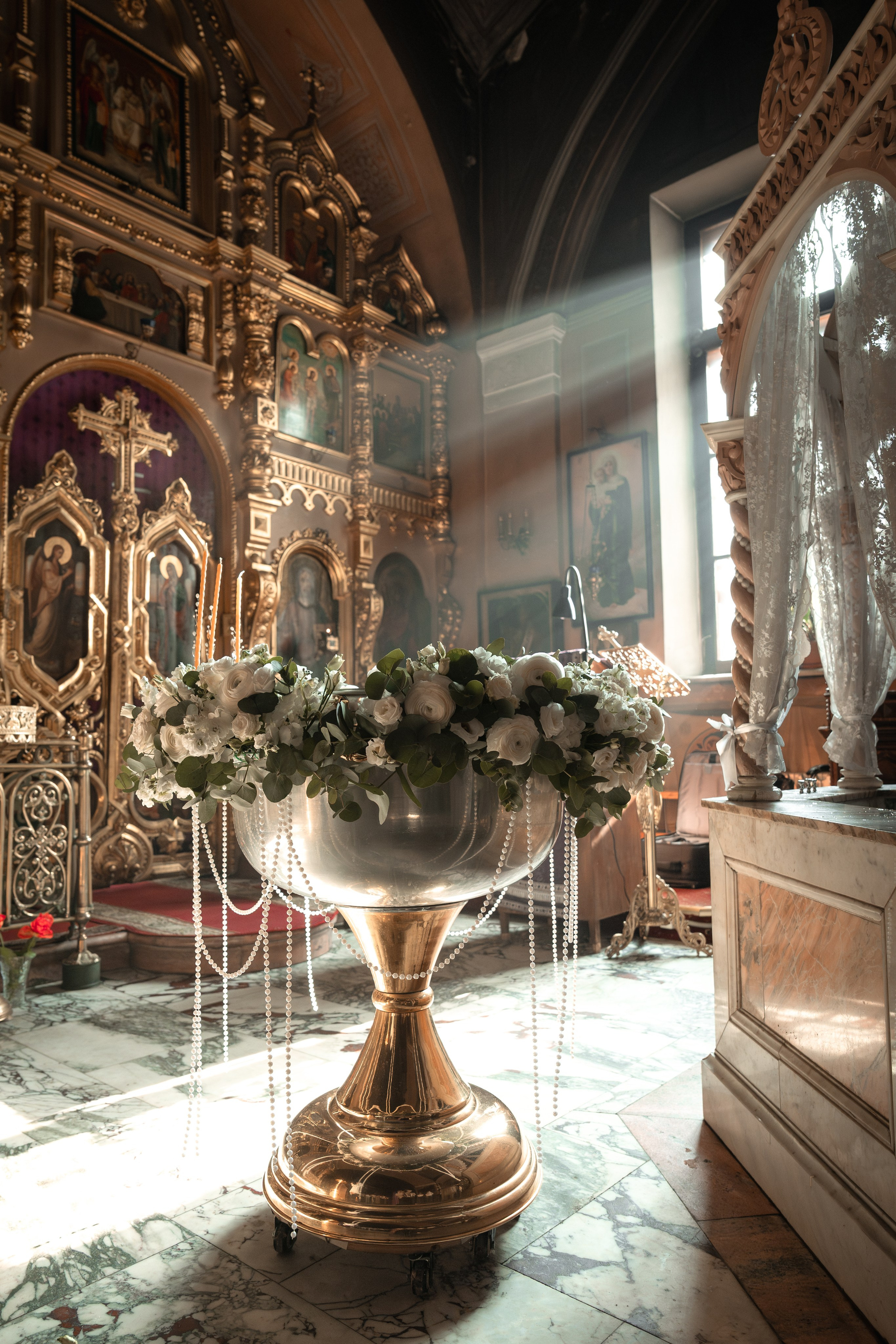 Крещение Даниила в Храме Воскресения Словущего в Даниловской Слободе. Фото- и видеосъёмка крещения и венчания. Фотограф на крещение Москва