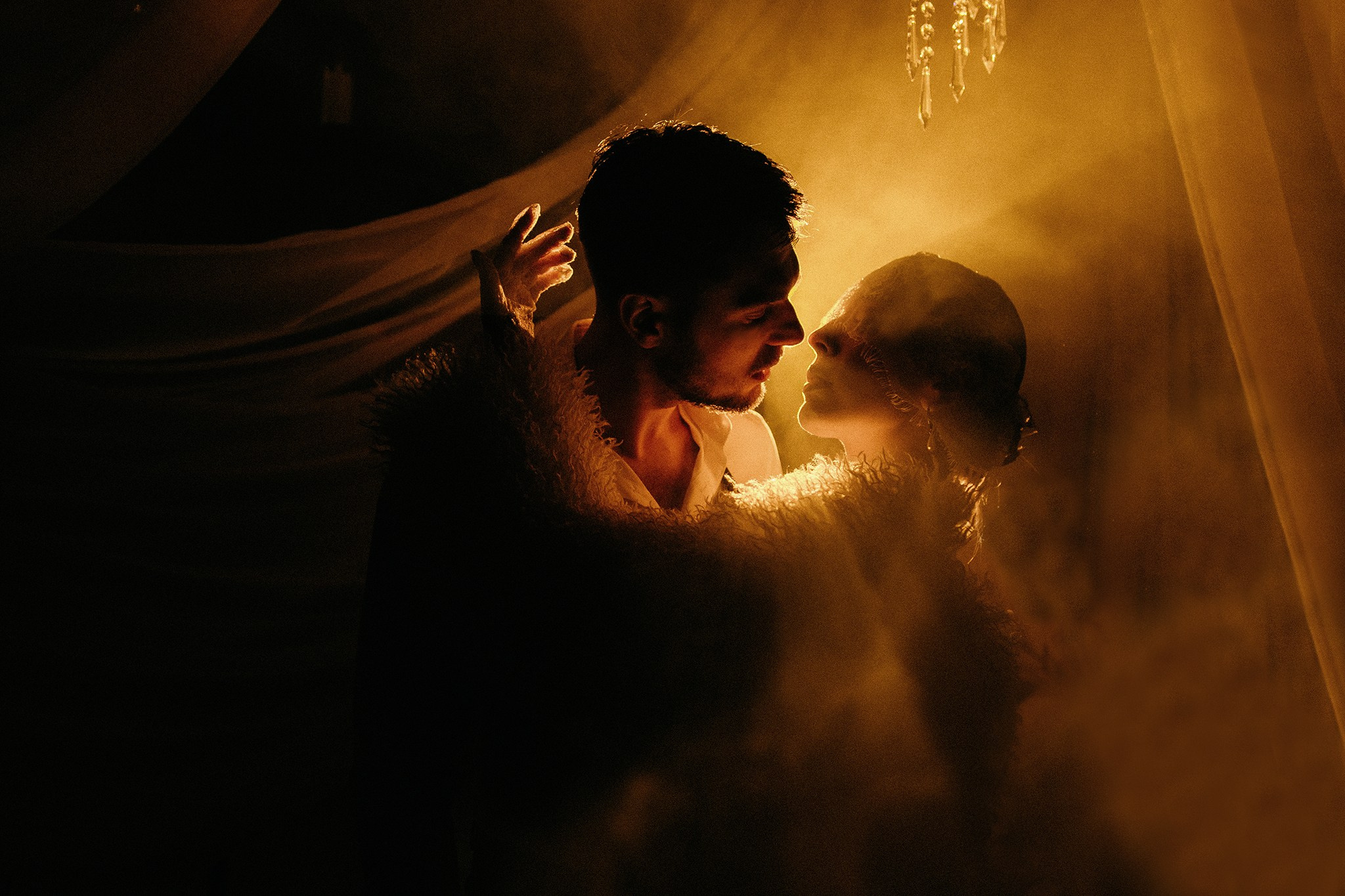 Свадебная съёмка с креативным светом