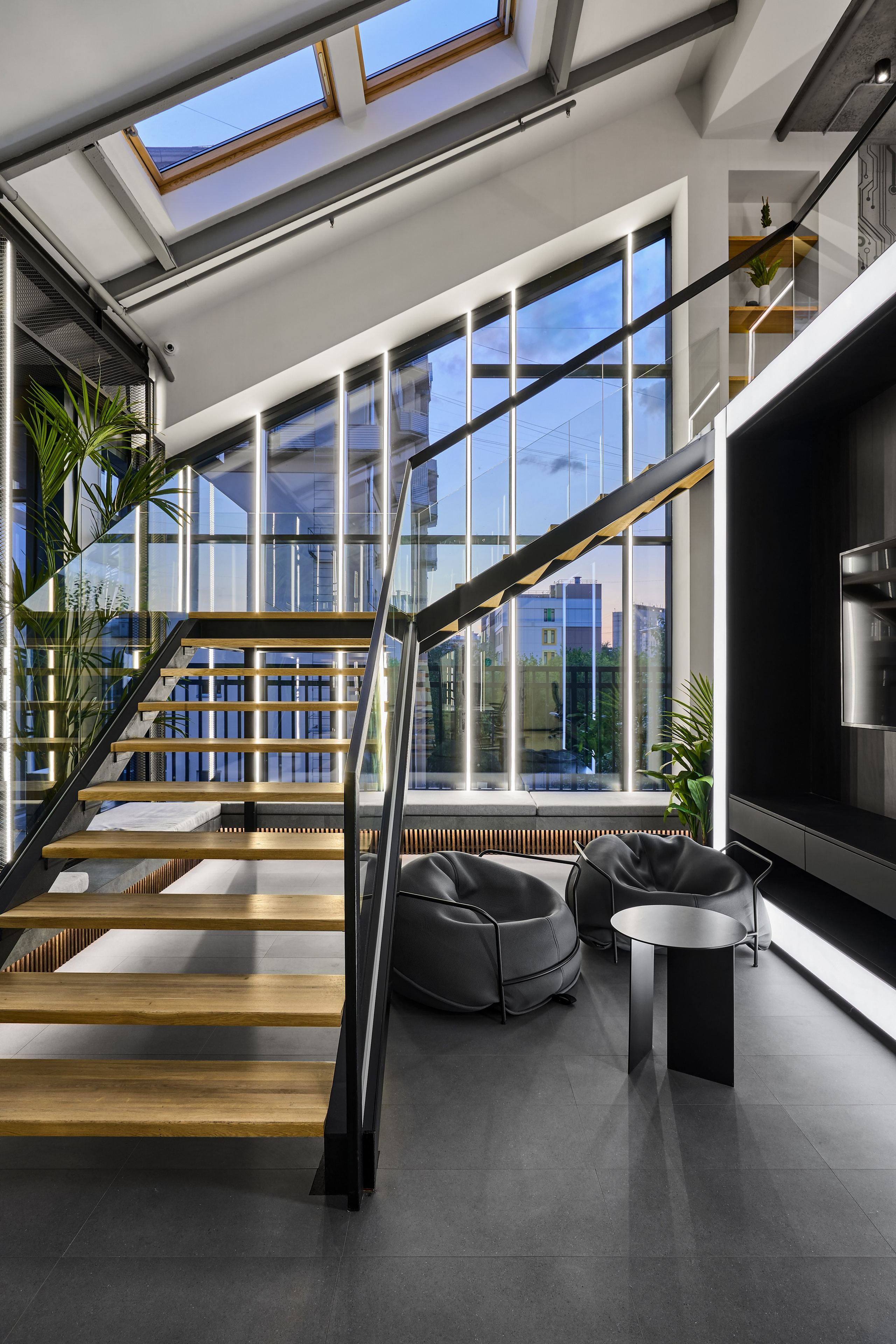 Work Hard!. Andre Semenov — Interior & Real Estate Photographer