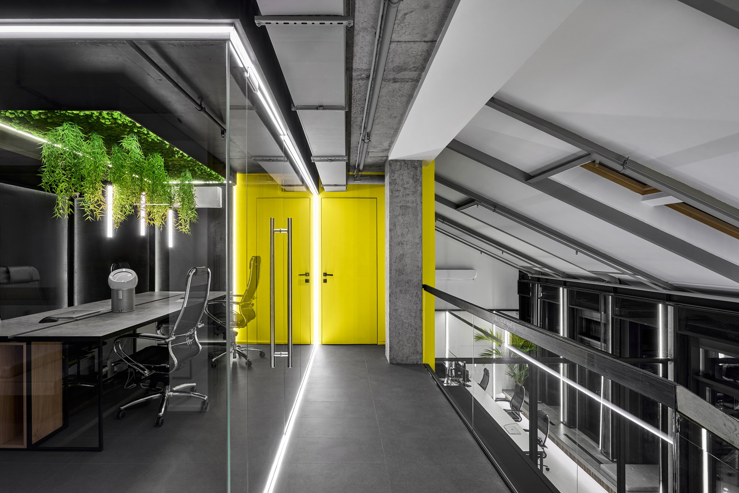 Work Hard!. Andre Semenov — Interior & Real Estate Photographer