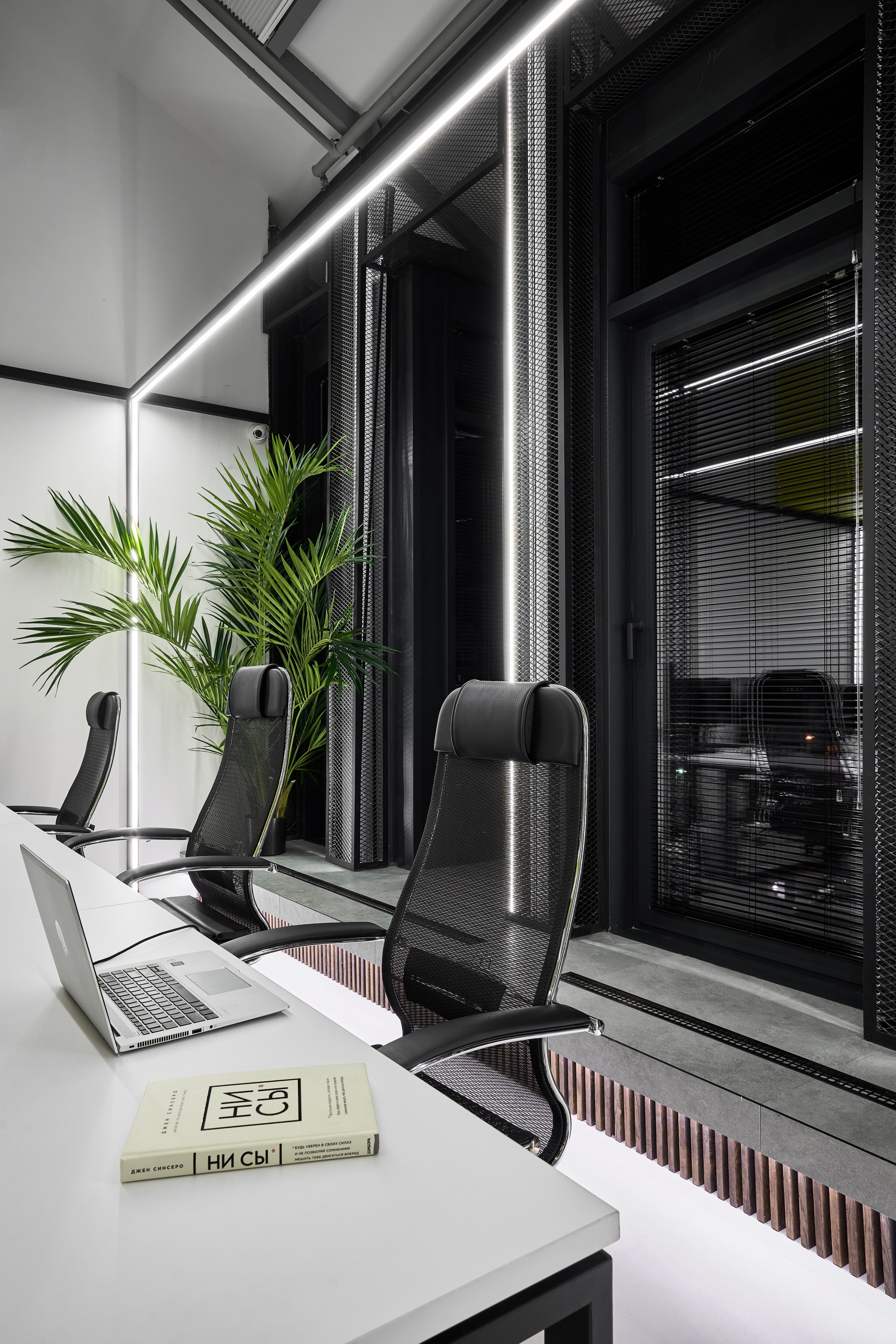 Work Hard!. Andre Semenov — Interior & Real Estate Photographer