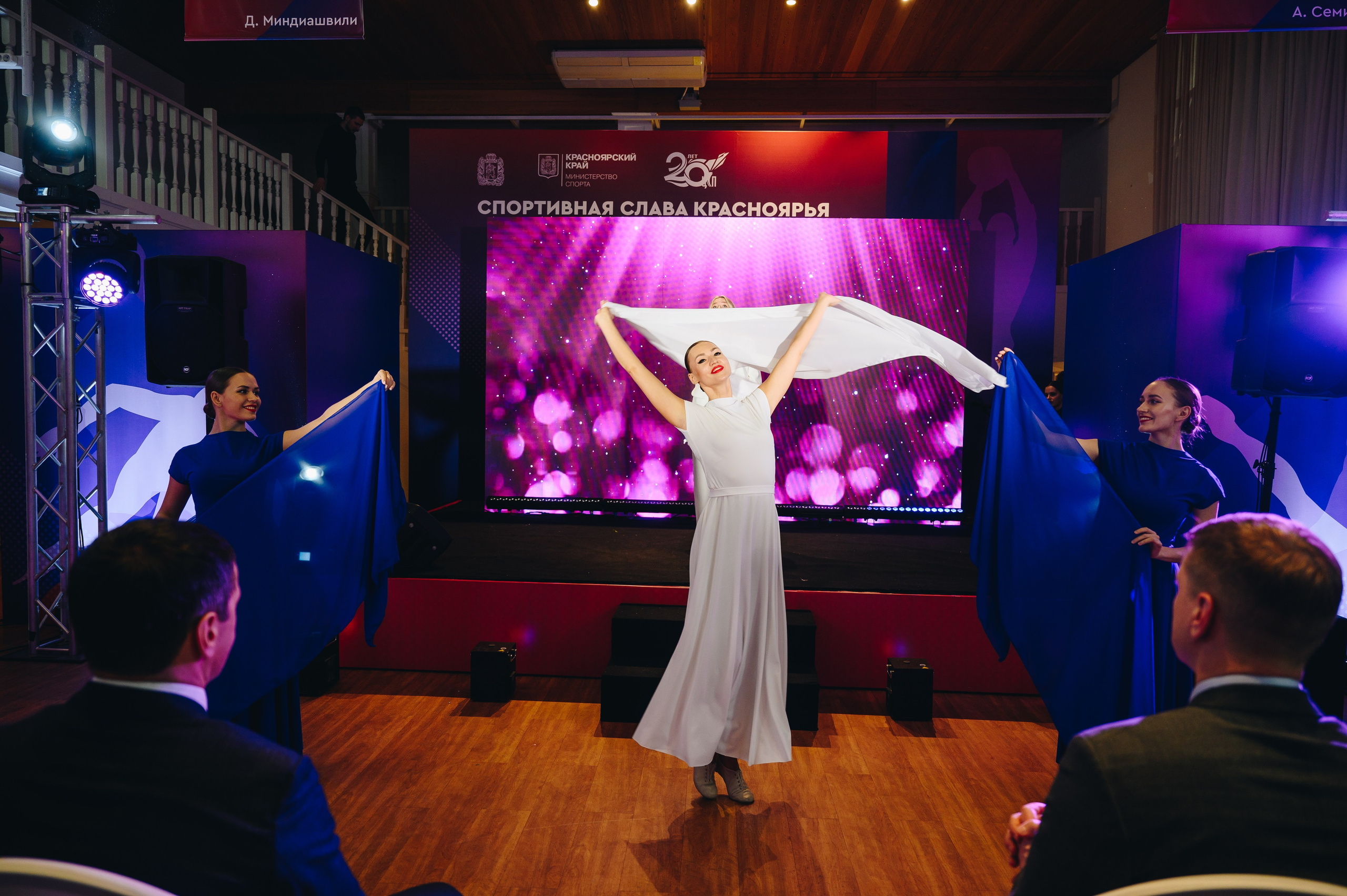 Репортажная съемка Красноярск,  фотосъемка конференций, юбилеев. Юлия Раскова — Портретный и семейный фотограф в Красноярске