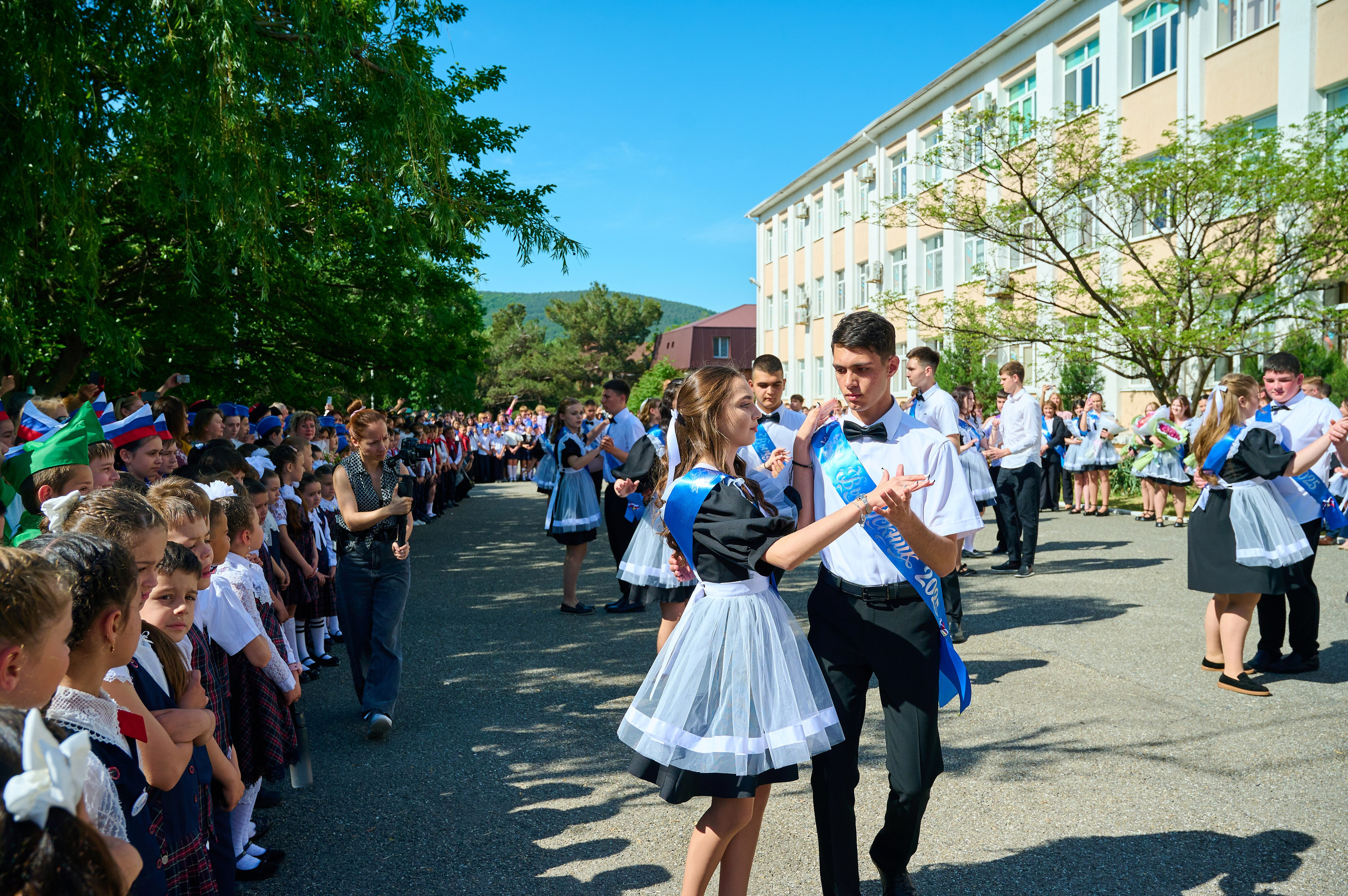 Последний звонок 2025. Жизнь курорта Кабардинка в фотографиях