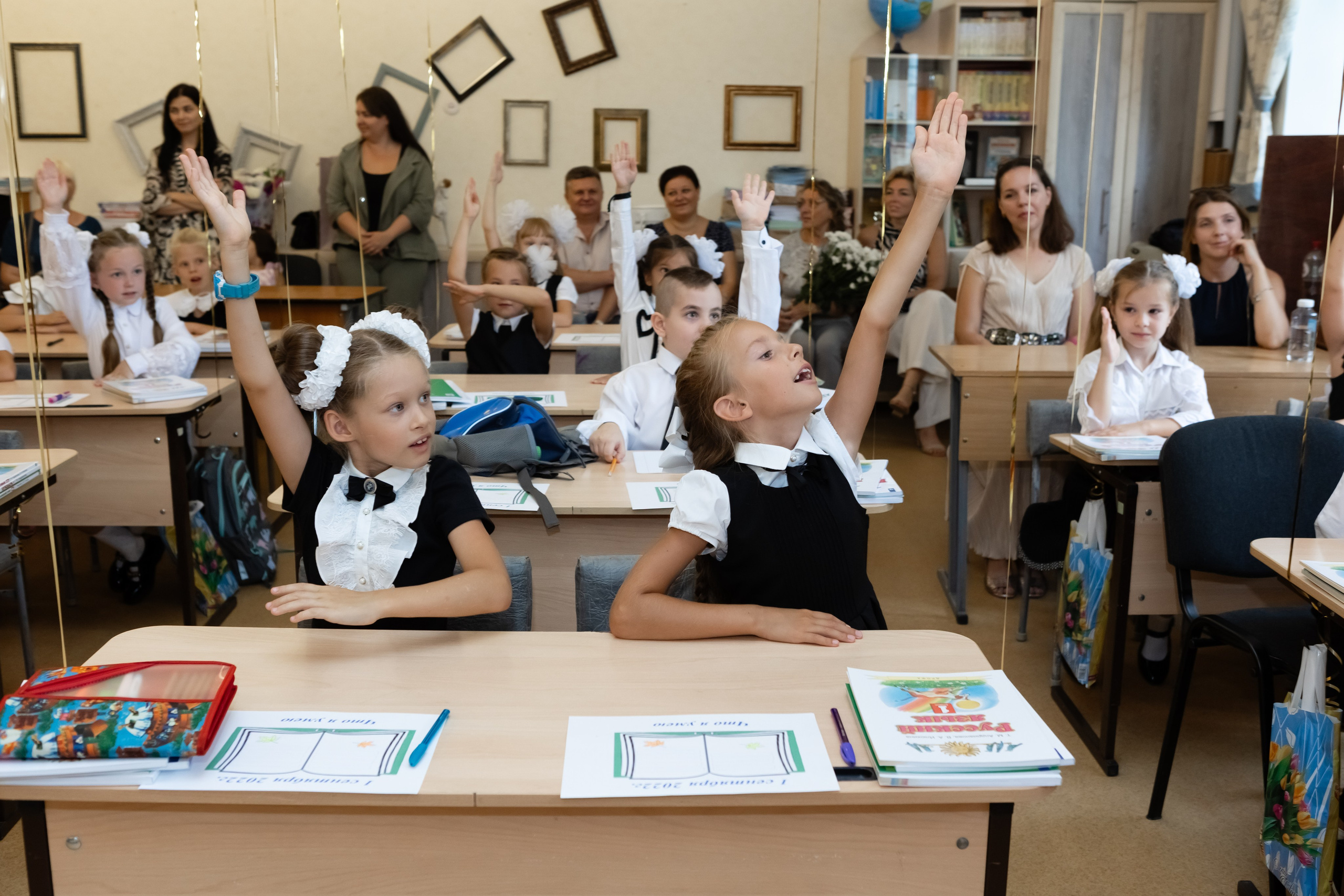 Первый раз — в первый класс. Фотосессия первоклассников 1 сентября. Свадебный фотограф, фотосъемка в Крыму, Севастополе, Симферополе, Ялте