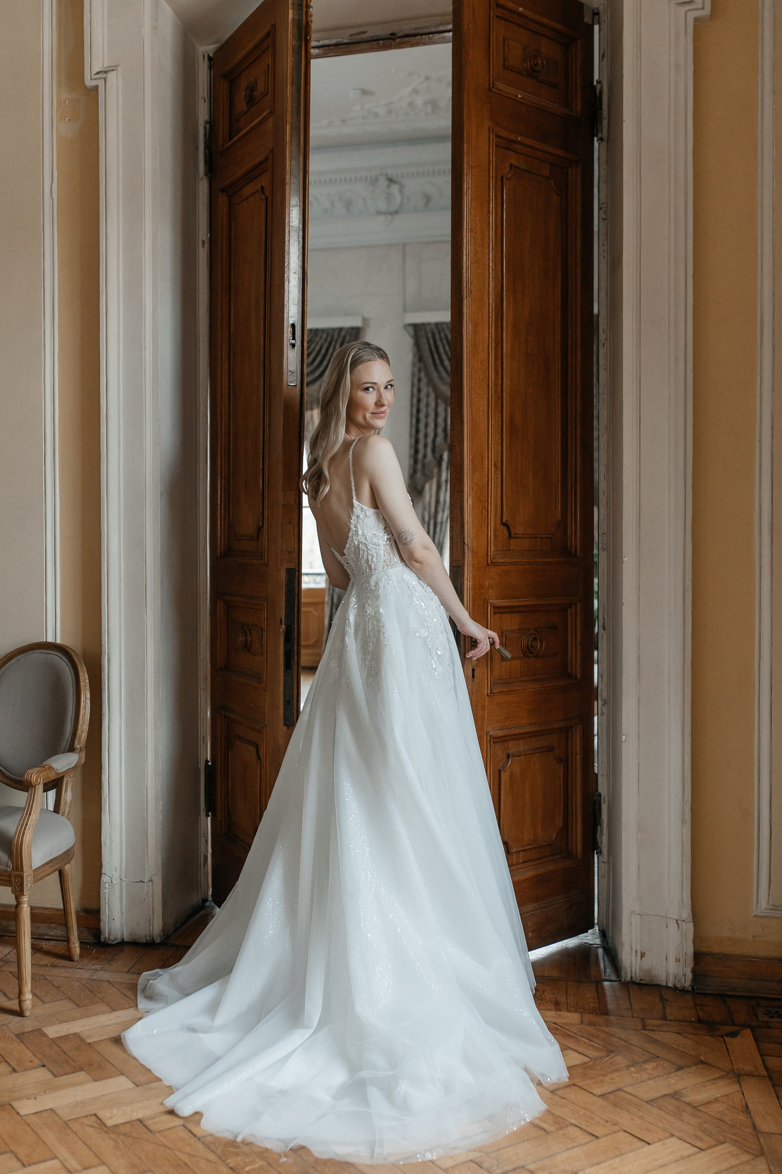 Свадебная фотосессия в библиотеке читальне Пушкина. Свадебный фотограф в Москве Дарья Олендарёва