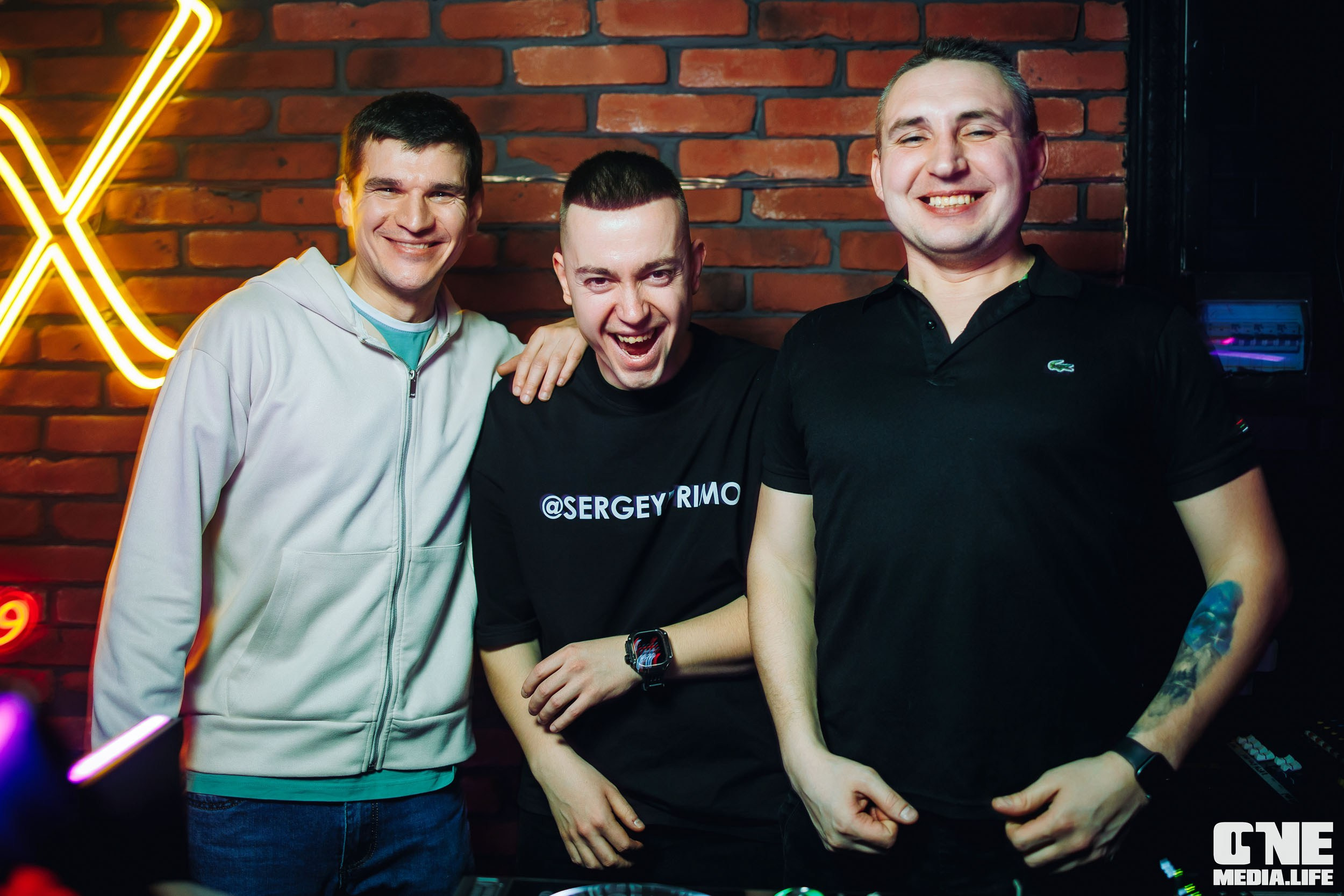 Фотоотчет из бара XxxX. One Media Life: фоторепортажи, фотоотчеты с мероприятий и заведений