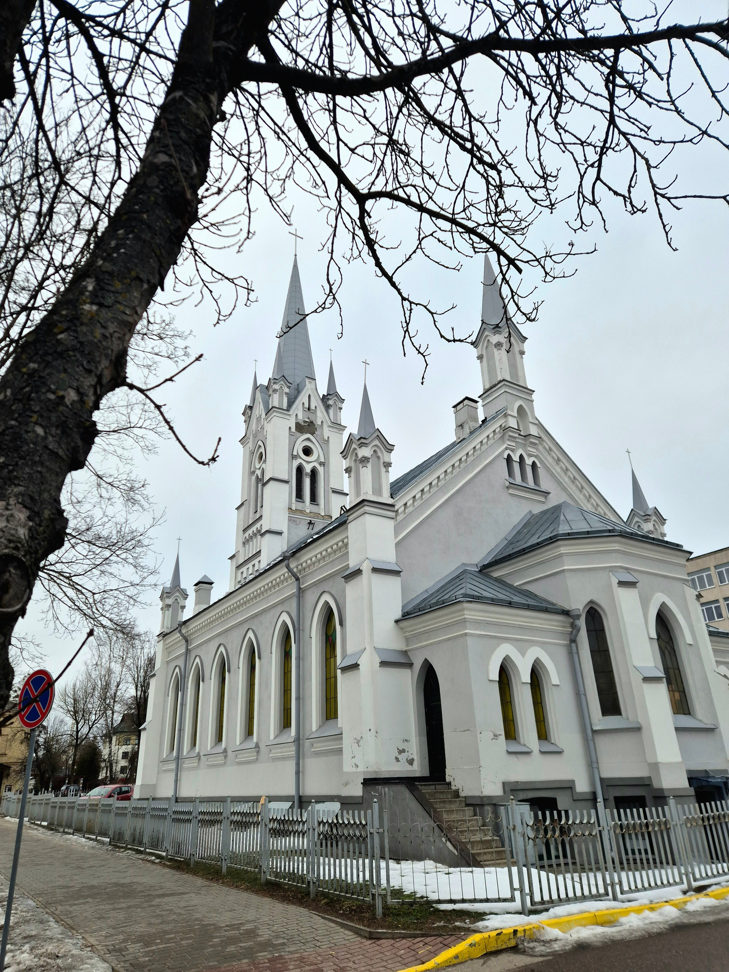 Лютеранская кирха. В кирхе ожидался концерт "Знакомство с органом". Но страх оказаться единственными посетителями и желание передохнуть после длинной дороги и дня прогулки пересилили