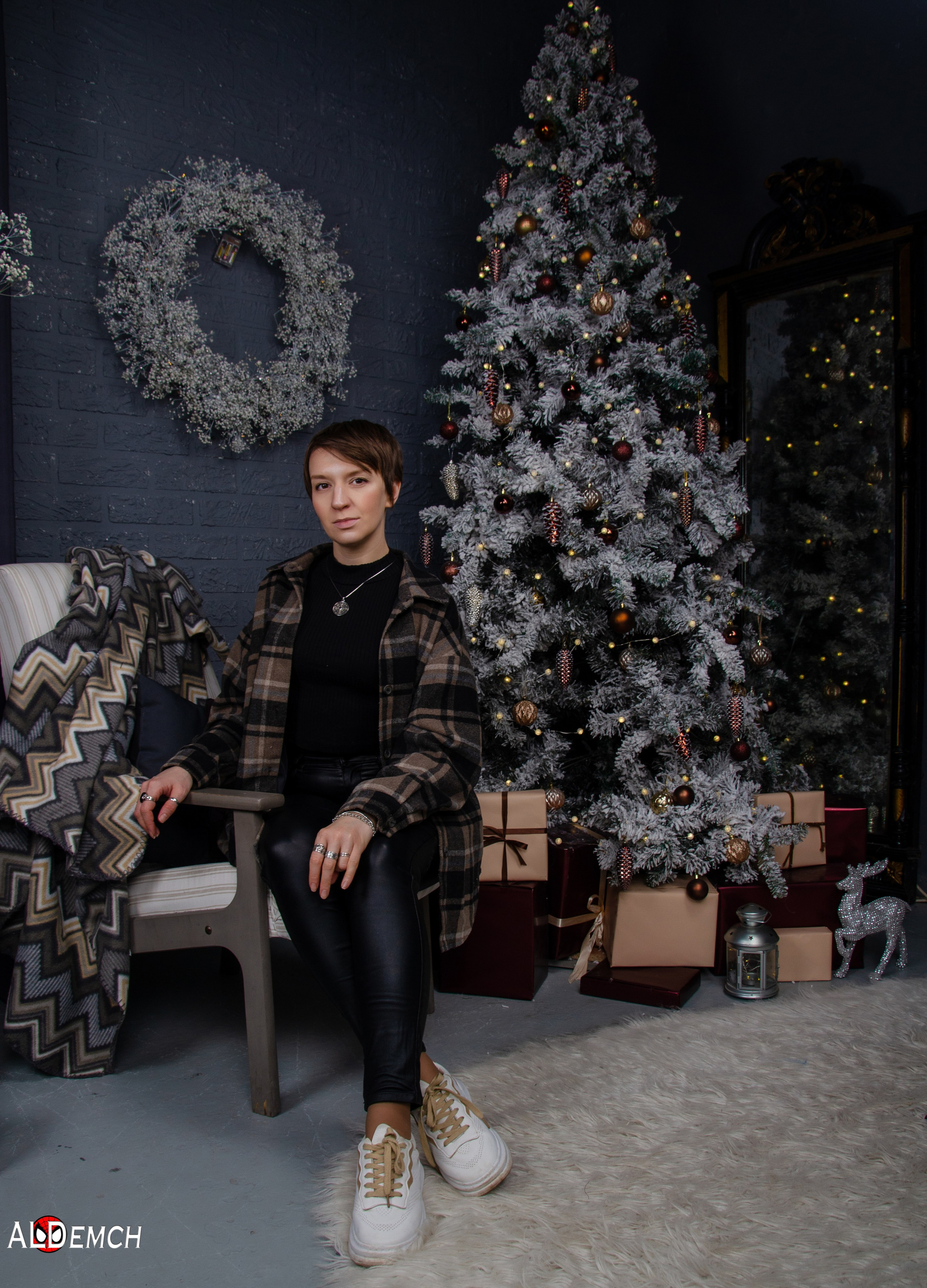 Портретный фотограф провожу новогодние фотосессии в фотостудии в Москве и Дмитрове