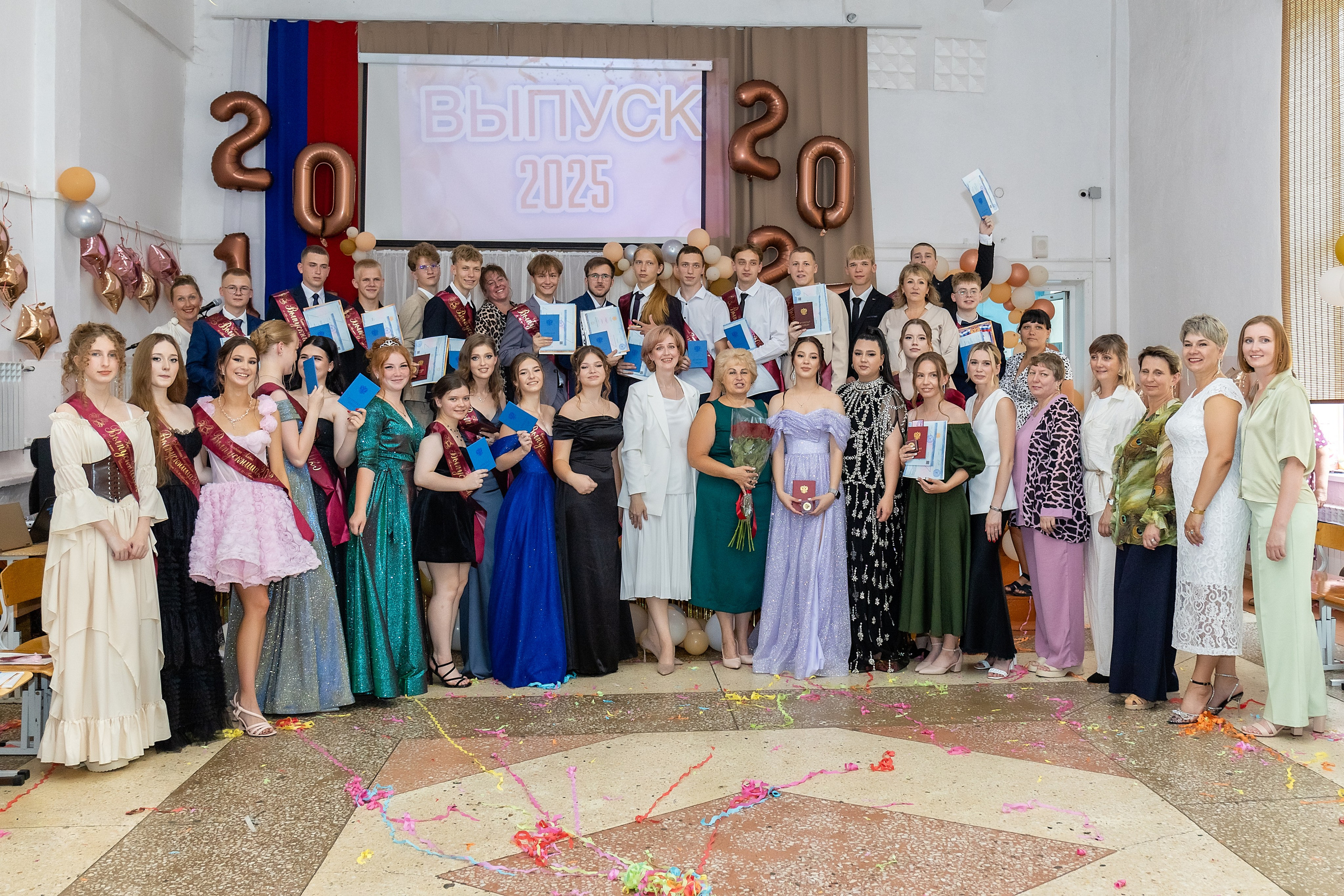 Выпускной. Школа 22, 11 класс. Стильный выпускной альбом Владивосток фотограф Вероника Мигачева