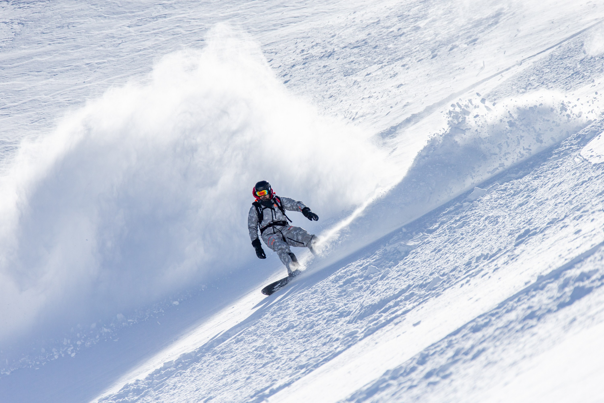 Хели-ски на Камчатке на Ми-8 — катание среди вулканов. Время Камчатки: чтобы найти свой путь, нужно скорость умножить на время