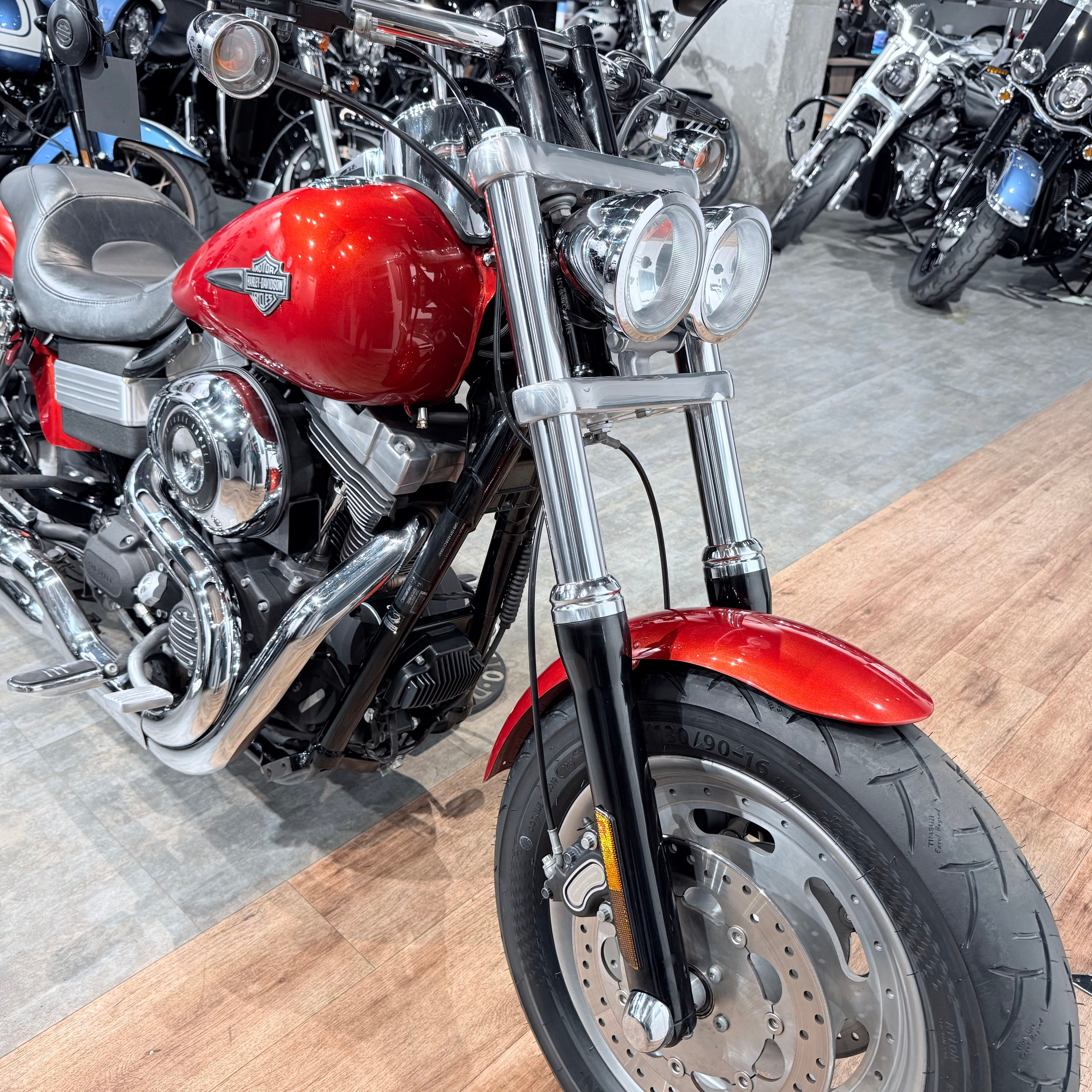 Купить Harley-Davidson 2010 Fat Bob Orаngе Lаva (Touring) — подробнее на сайте. Hello Davidson, Москва. Только хорошие мотоциклы…