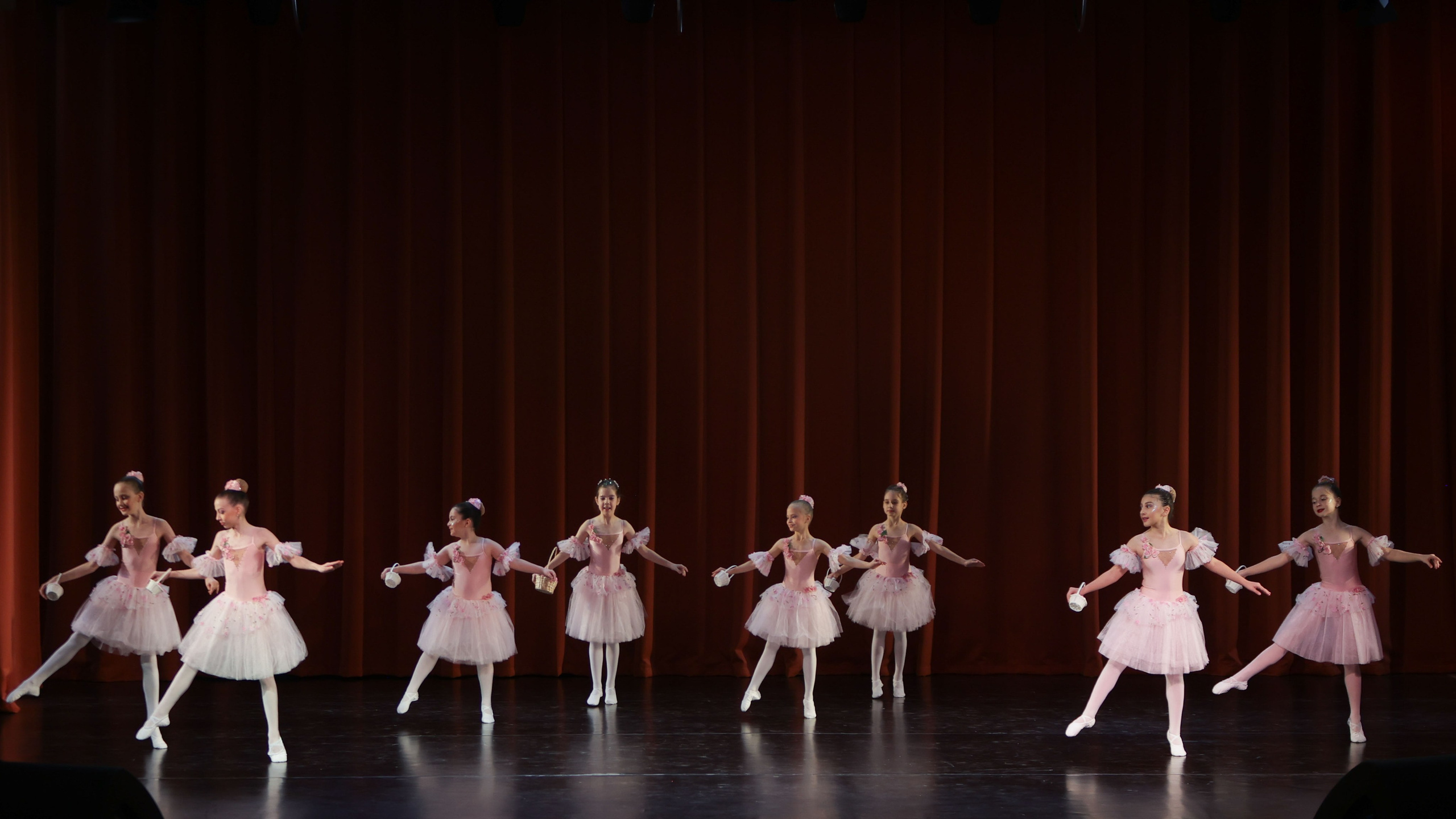 Фестиваль хореографического искусства «КУБОК ЛЕГЕНДЫ — 2025». Выпускные альбомы и школьный фотограф в Подольске, Троицке, Щербинке, Москве и Московской области